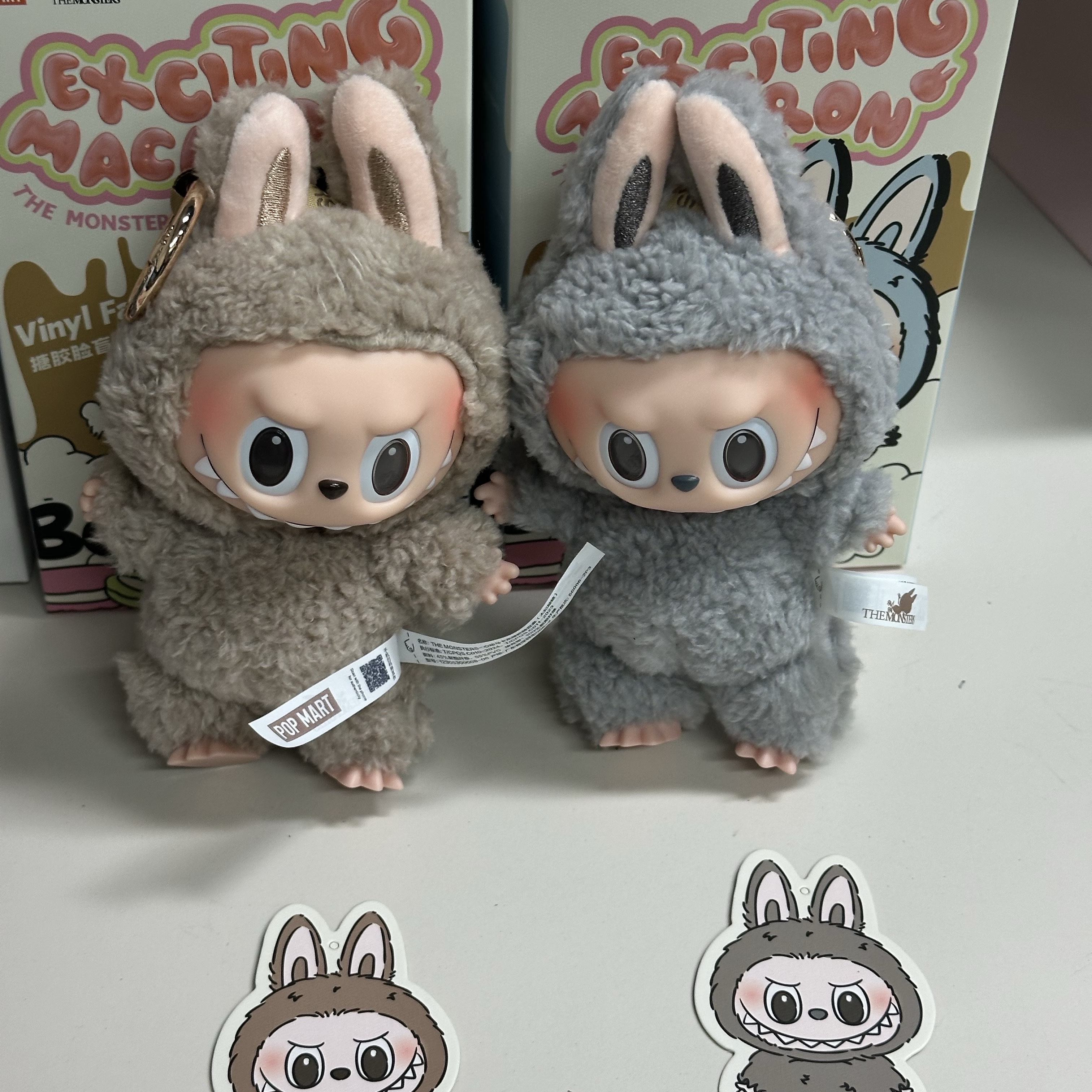 Pop Mart The Monsters Labubu Tasty Macarons Series Sealed Case (6 Blind Boxes) 착용 스타일