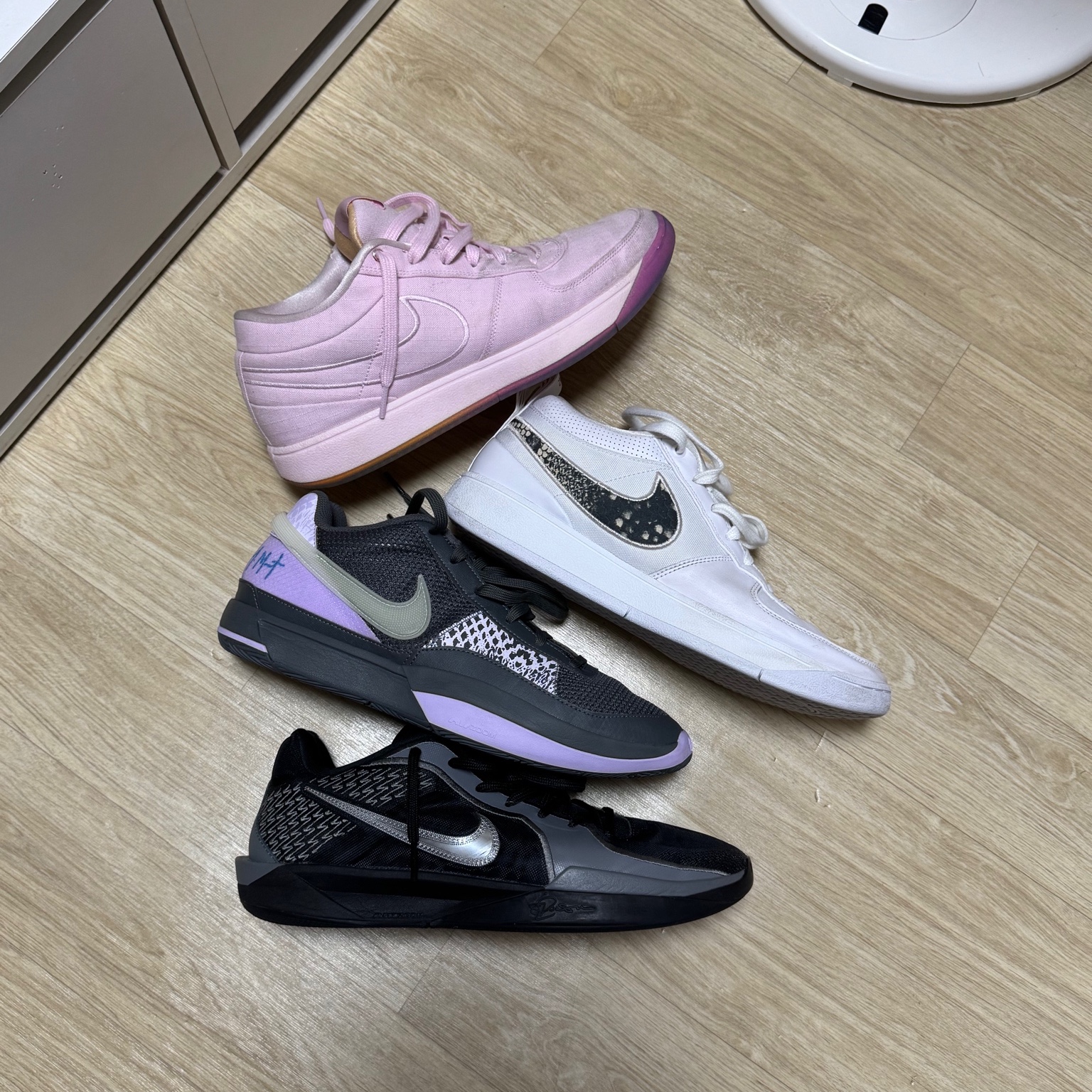 Nike Ja 1 EP Personal Touch Iron Grey Lilac Bloom, Nike Book 1 EP Sunrise Pink Foam Playful Pink 착용 스타일 - 4
