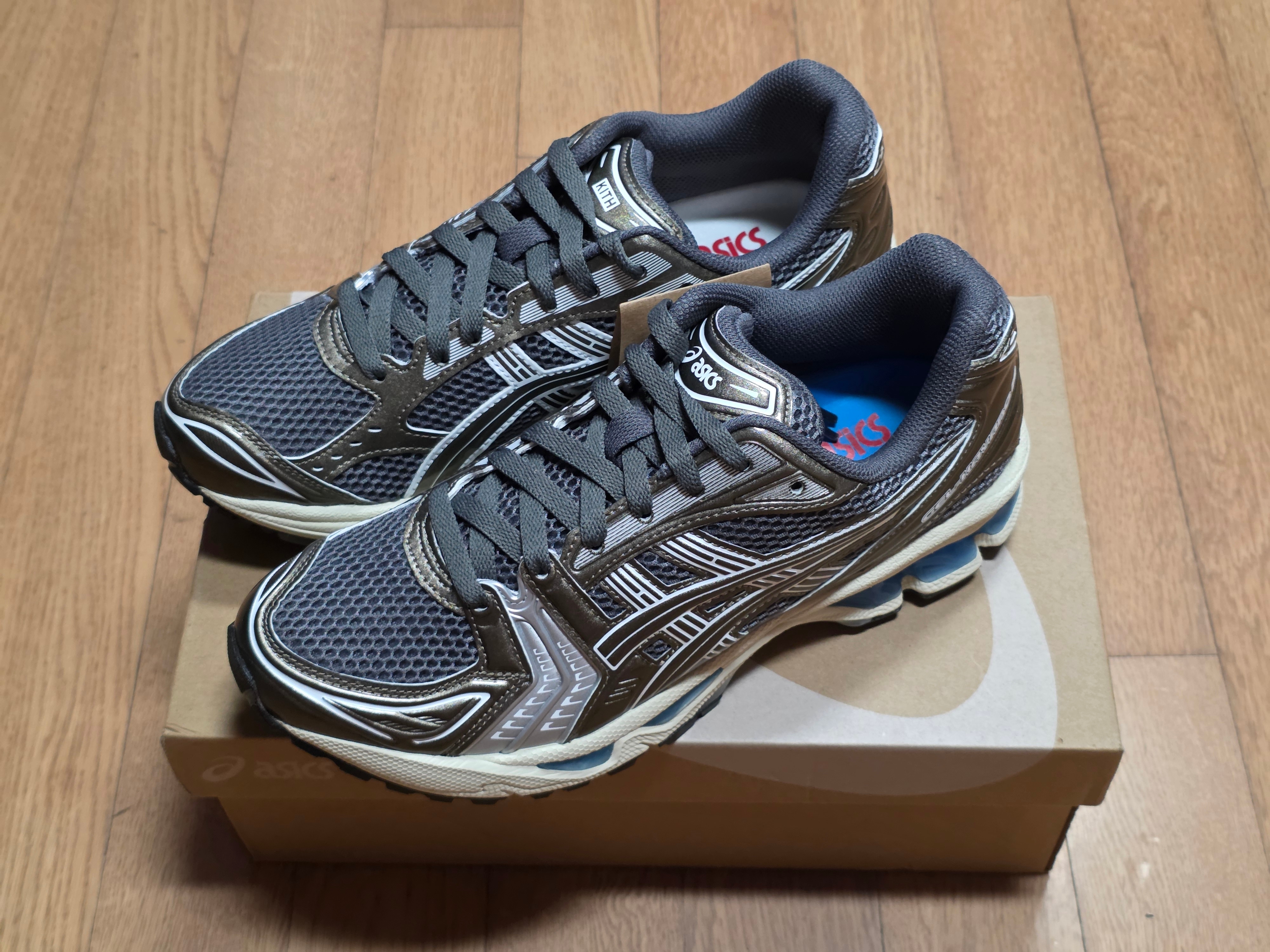 Asics x Ronnie Fieg x Kith Gel-Kayano 14 Granite Gray White 착용 스타일 - 2