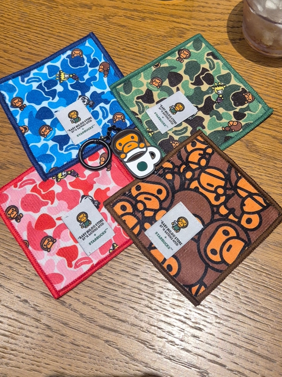 Starbucks x BAPE Baby Milo Coaster, Starbucks x BAPE Baby Milo Keychain 착용 스타일