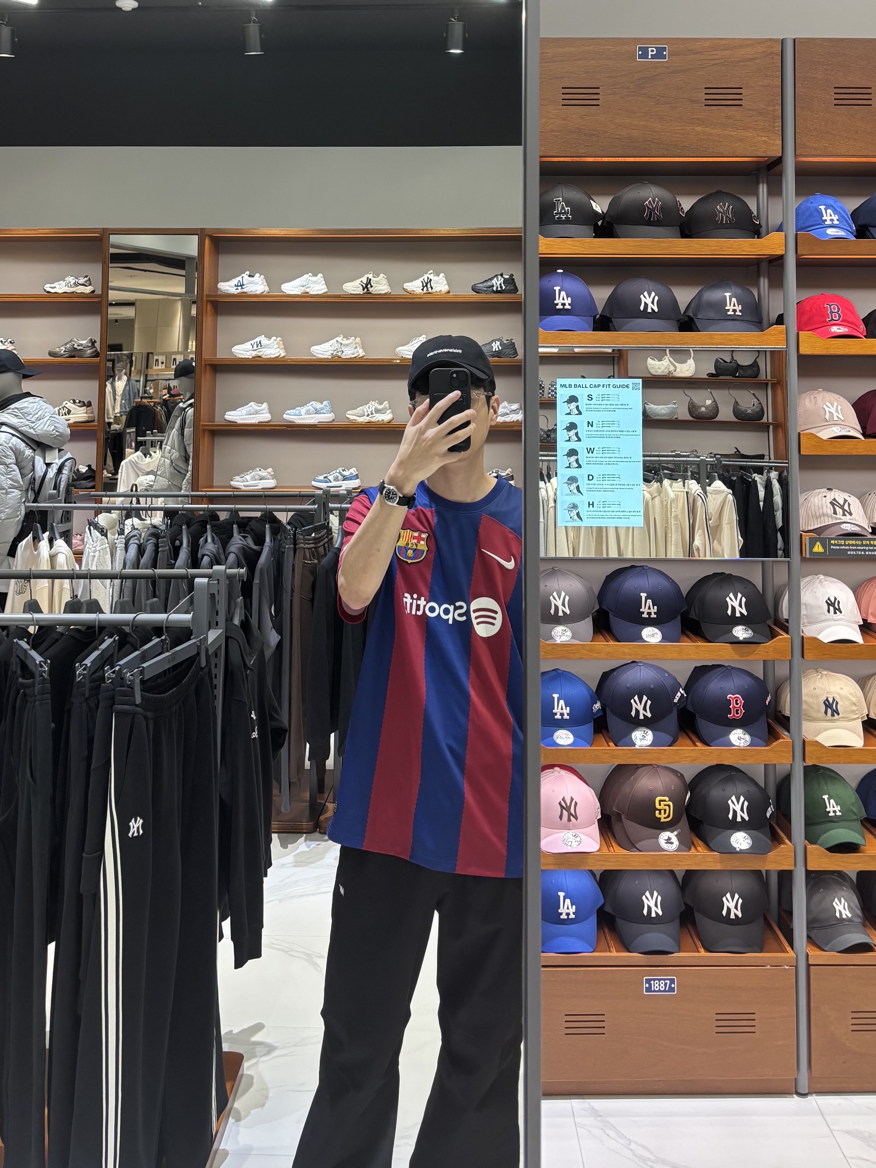 Nike FC Barcelona 2023/24 Dri-Fit Stadium Home Jersey Deep Royal Blue Noble Red (Non Marking Ver.) 착용 스타일 - 1