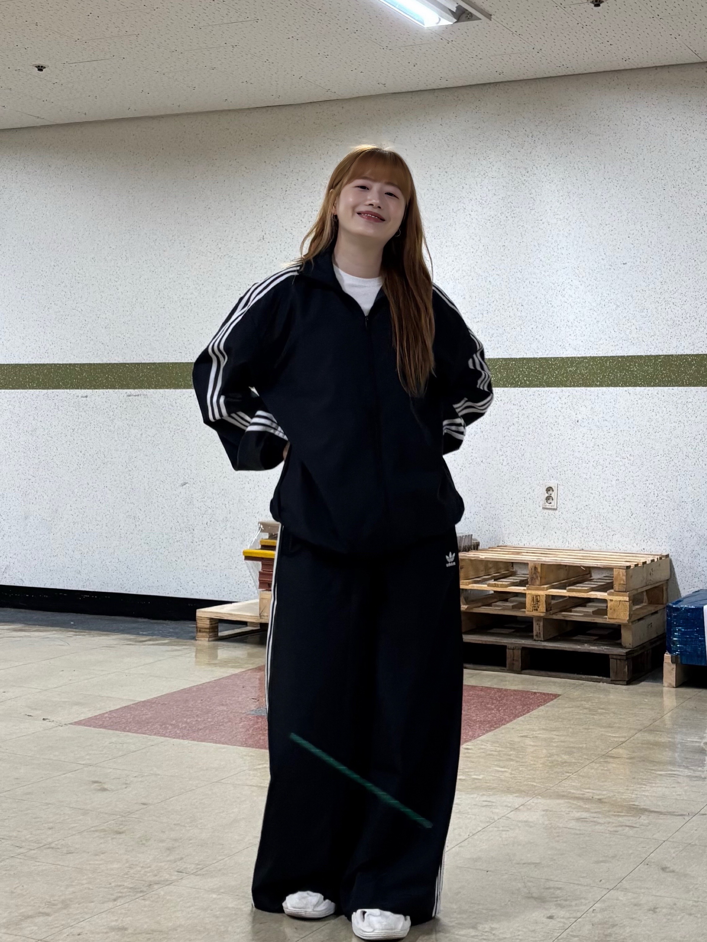 (W) Adidas Adilenium Season 3 Oversized Track Top Black - KR Sizing, (W) Adidas Adilenium Season 3 Oversized Track Pants Black - KR Sizing 착용 스타일 - 2