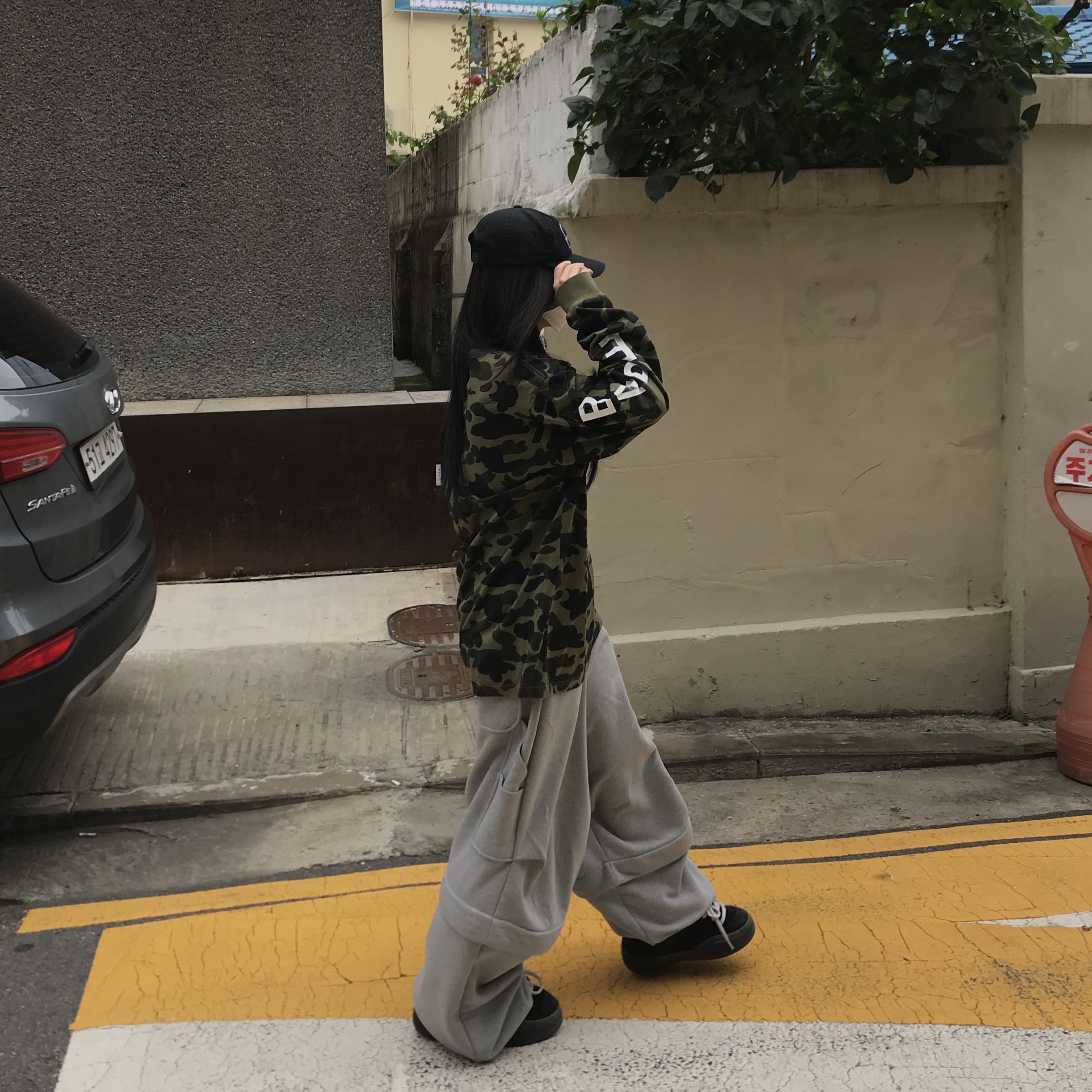 Stussy Chenille S Low Pro Cap Black, MJD Detachable Carpenter Sweat Pants Melange Grey 착용 스타일 - 3
