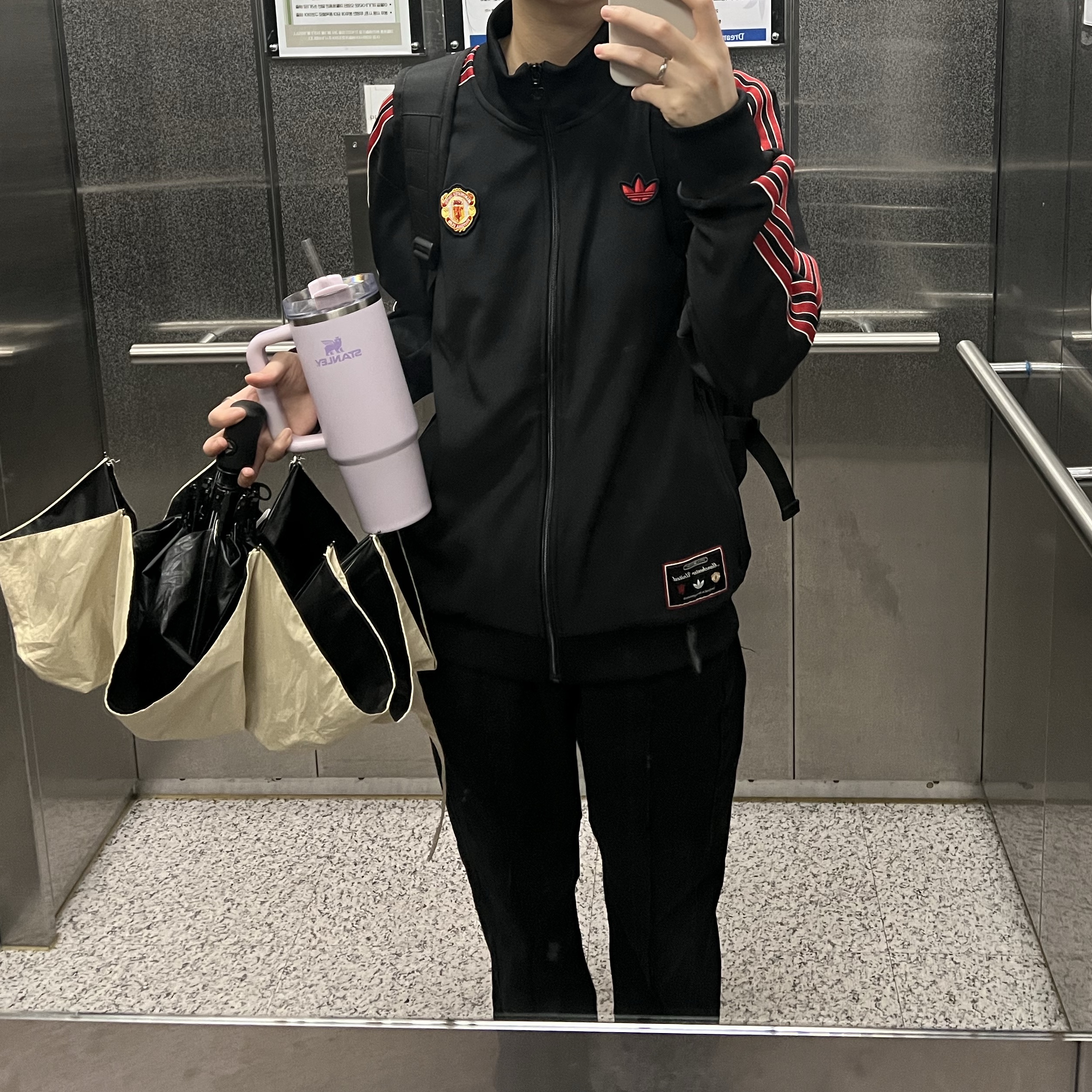 Adidas Manchester United Terrace Icon Track Top Black - KR Sizing, Stanley The Quencher H2.0 FlowState Tumbler 1.18L Orchid 착용 스타일