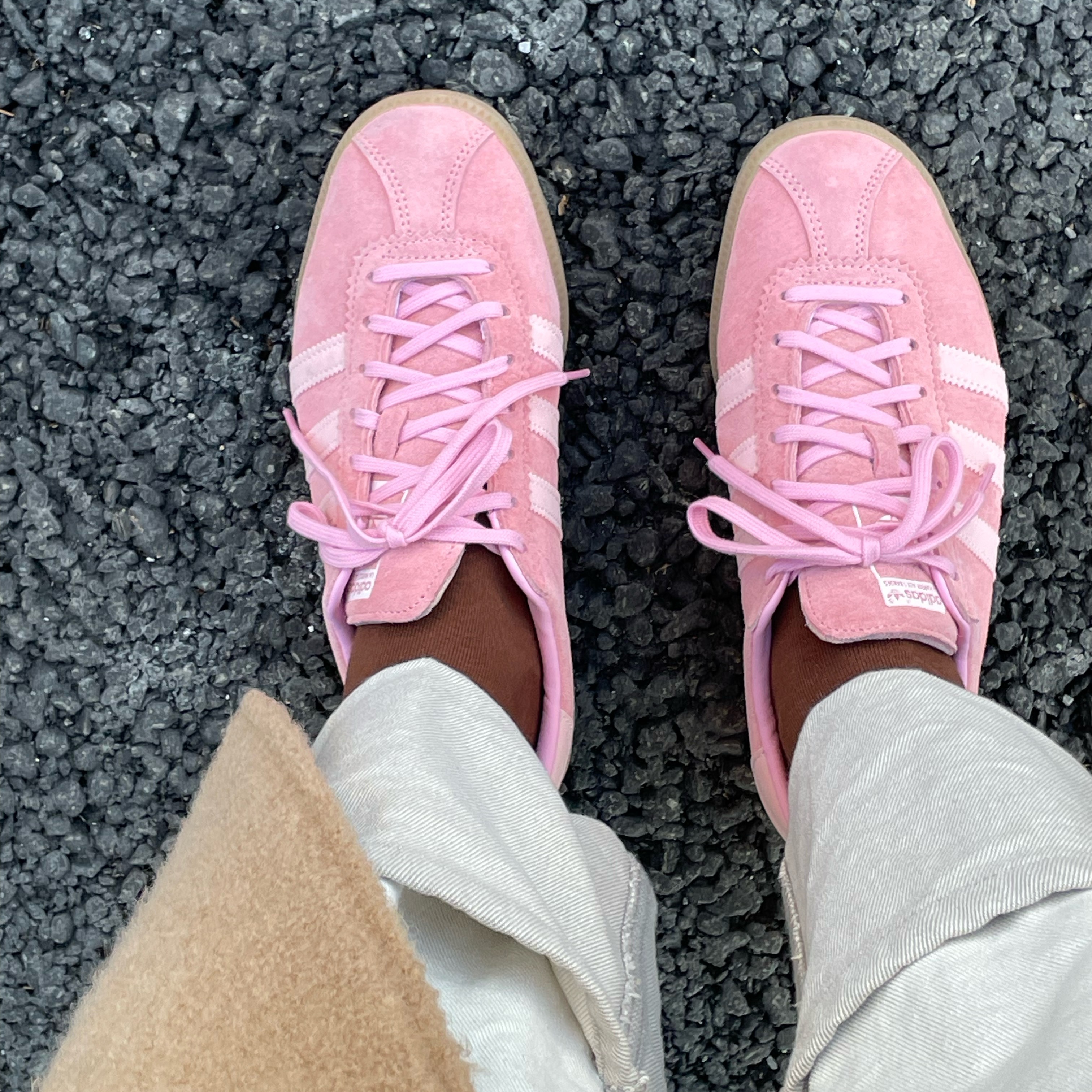 Adidas Bermuda Glow Pink 착용 스타일