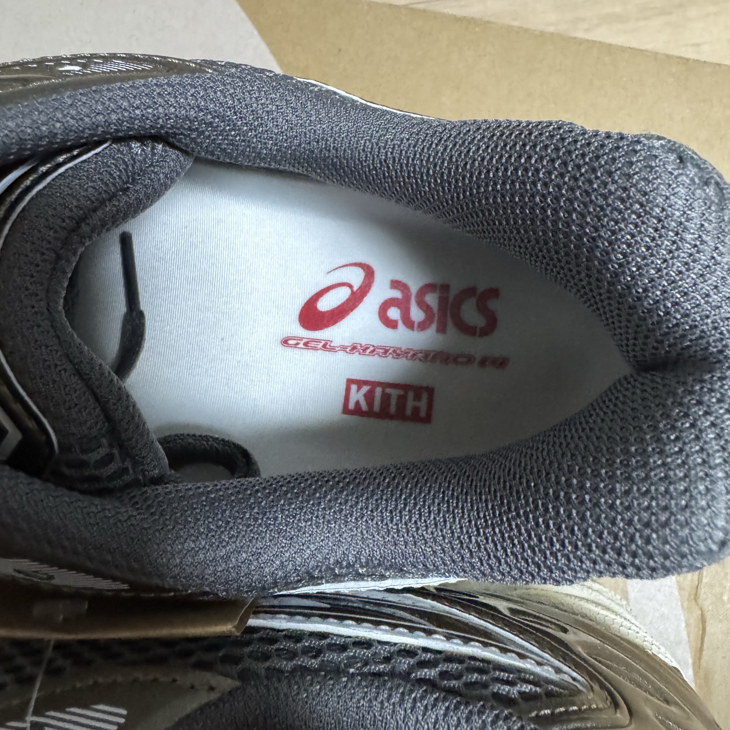 Asics x Ronnie Fieg x Kith Gel-Kayano 14 Granite Gray White 착용 스타일 - 5