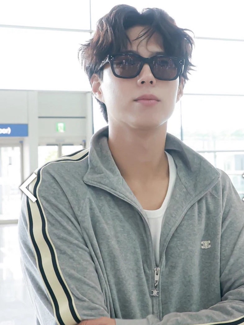 Celine Tracksuit Jacket in Velvet Cotton Grey Black 착용 스타일 - 5