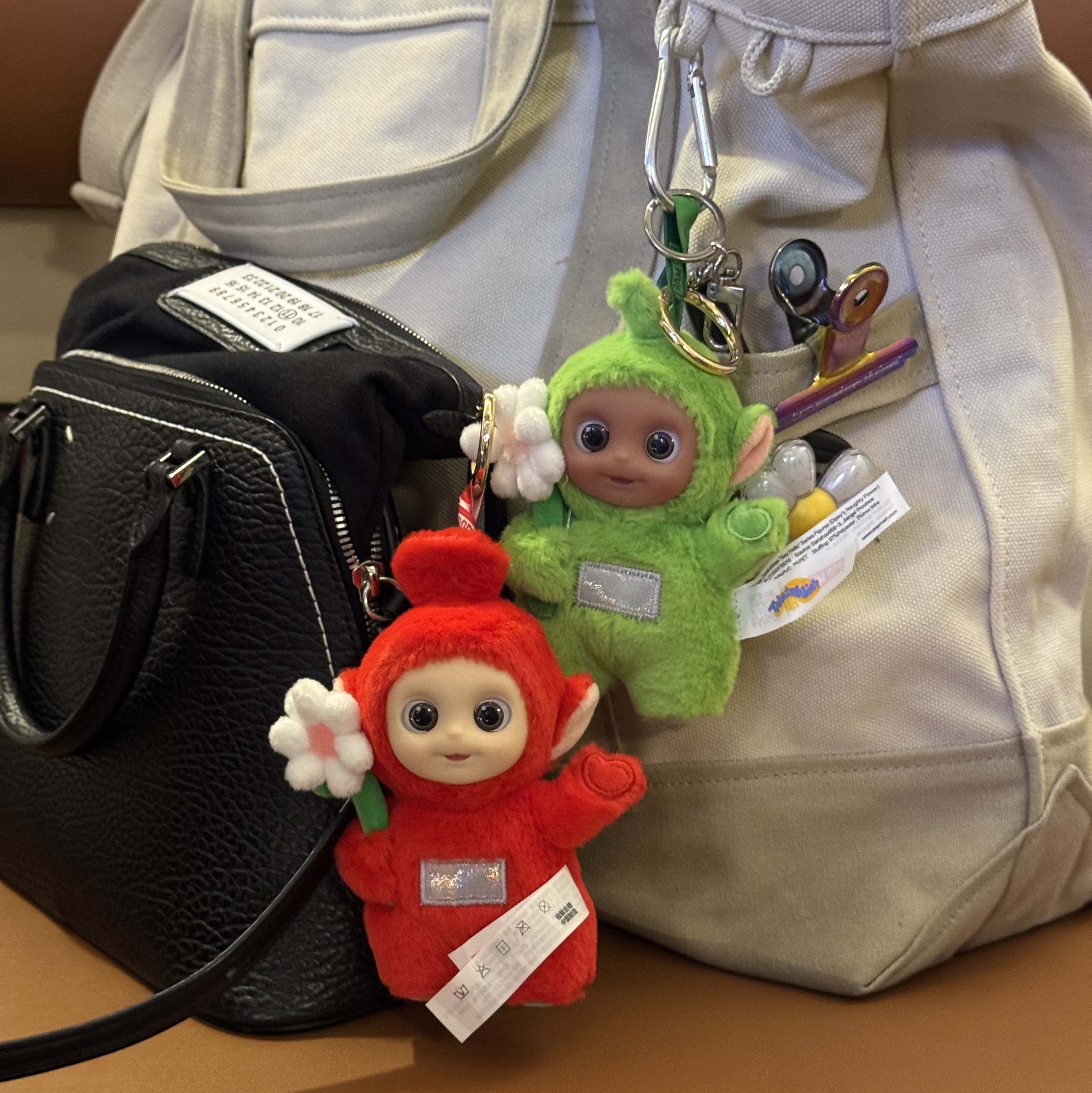 Maison Margiela 5AC Mini Shoulder Bag Black, Pop Mart Teletubbies Say Hello Series Figures Sealed Case Po's Happy Flower (Opened Case) 착용 스타일