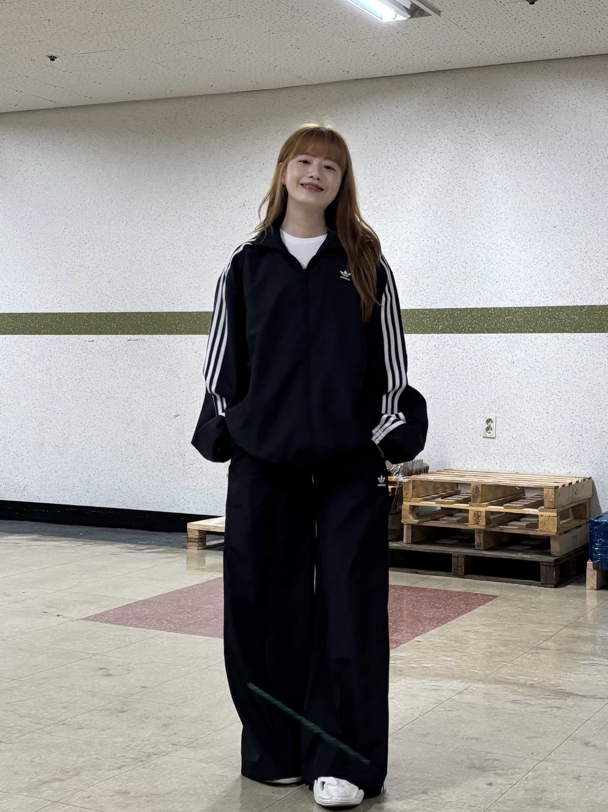 (W) Adidas Adilenium Season 3 Oversized Track Top Black - KR Sizing, (W) Adidas Adilenium Season 3 Oversized Track Pants Black - KR Sizing 착용 스타일 - 1