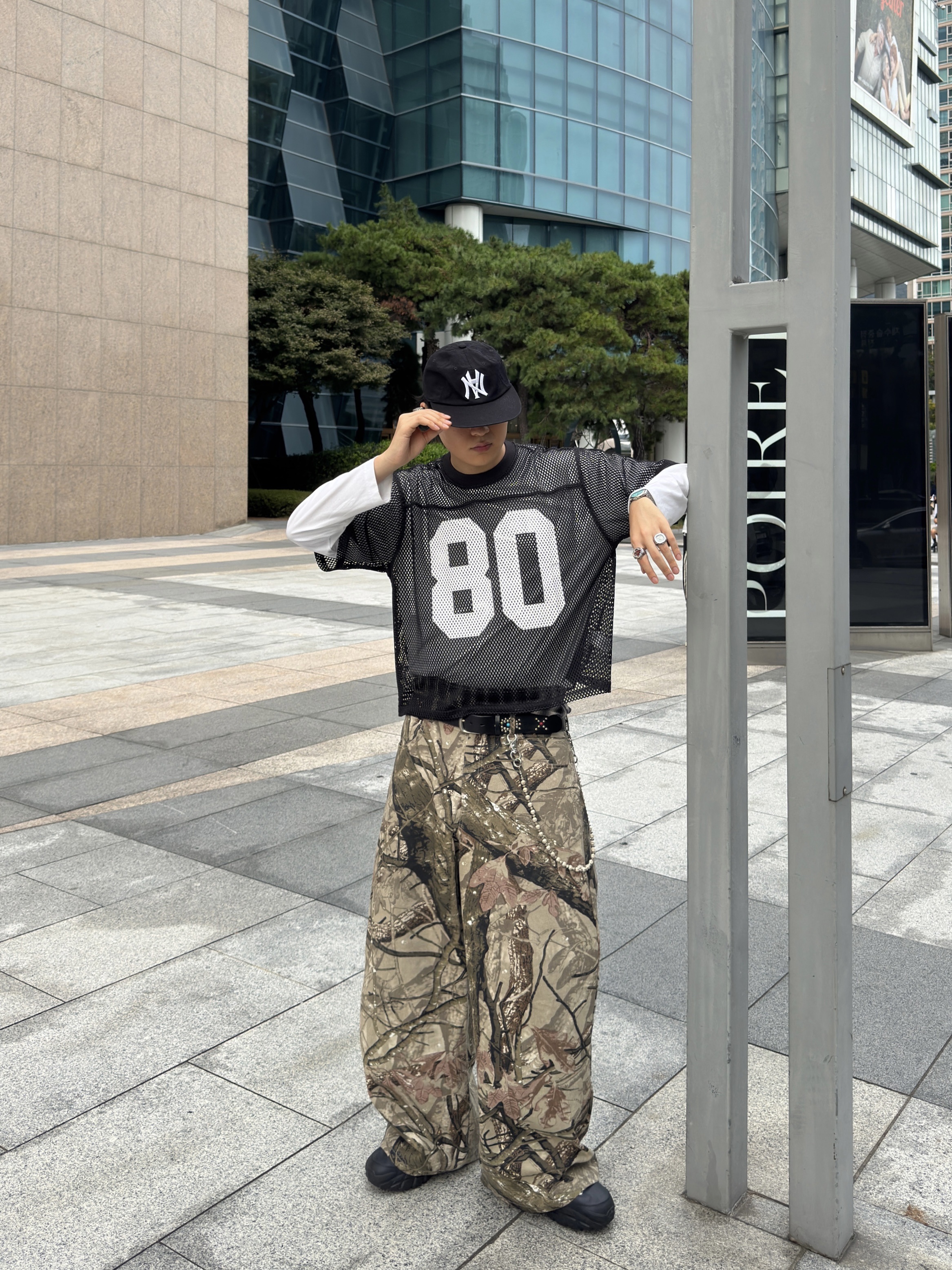 Puma x Skepta Forever Mid Boots Flat Dark Gray Puma Silver, Stussy Team Jersey 80 Black 착용 스타일 - 3