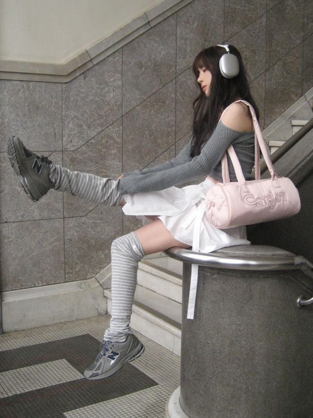 BP2DISORDER Signature Logo Leg Warmers White, (W) UGG Classic Mini Dipper Legwarmer Pink Dawn 착용 스타일 - 5