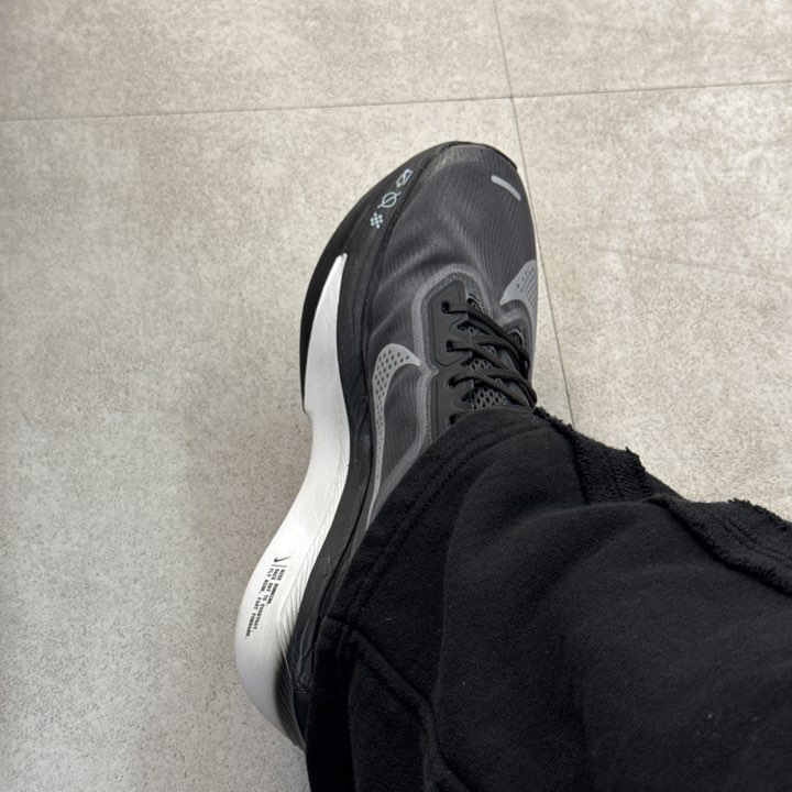 Nike Zoom Fly 6 Black Light Smoke Grey 착용 스타일 - 1