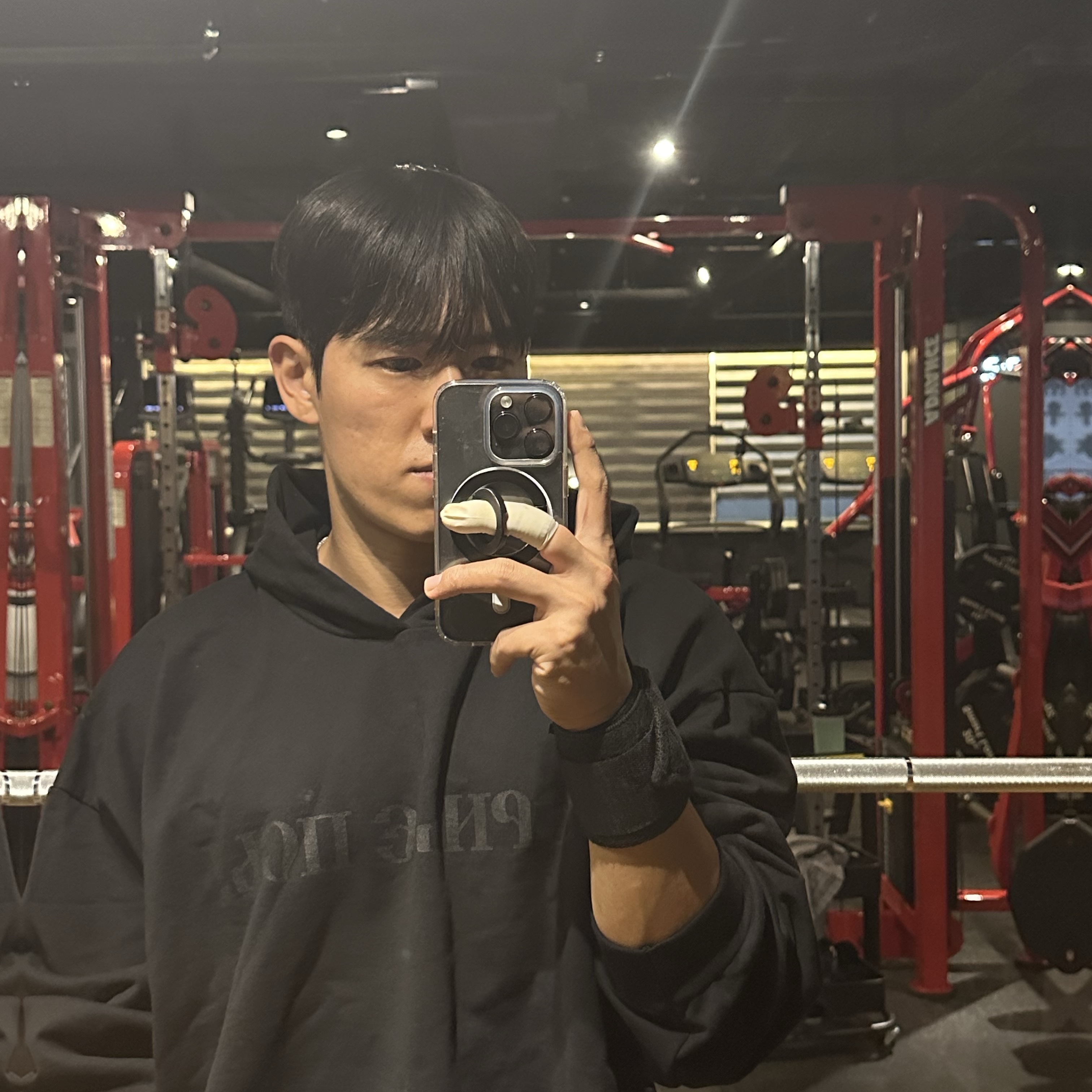 Yeezy x Gosha Rubchinskiy YZY Black Dogs Hoodie Black 착용 스타일