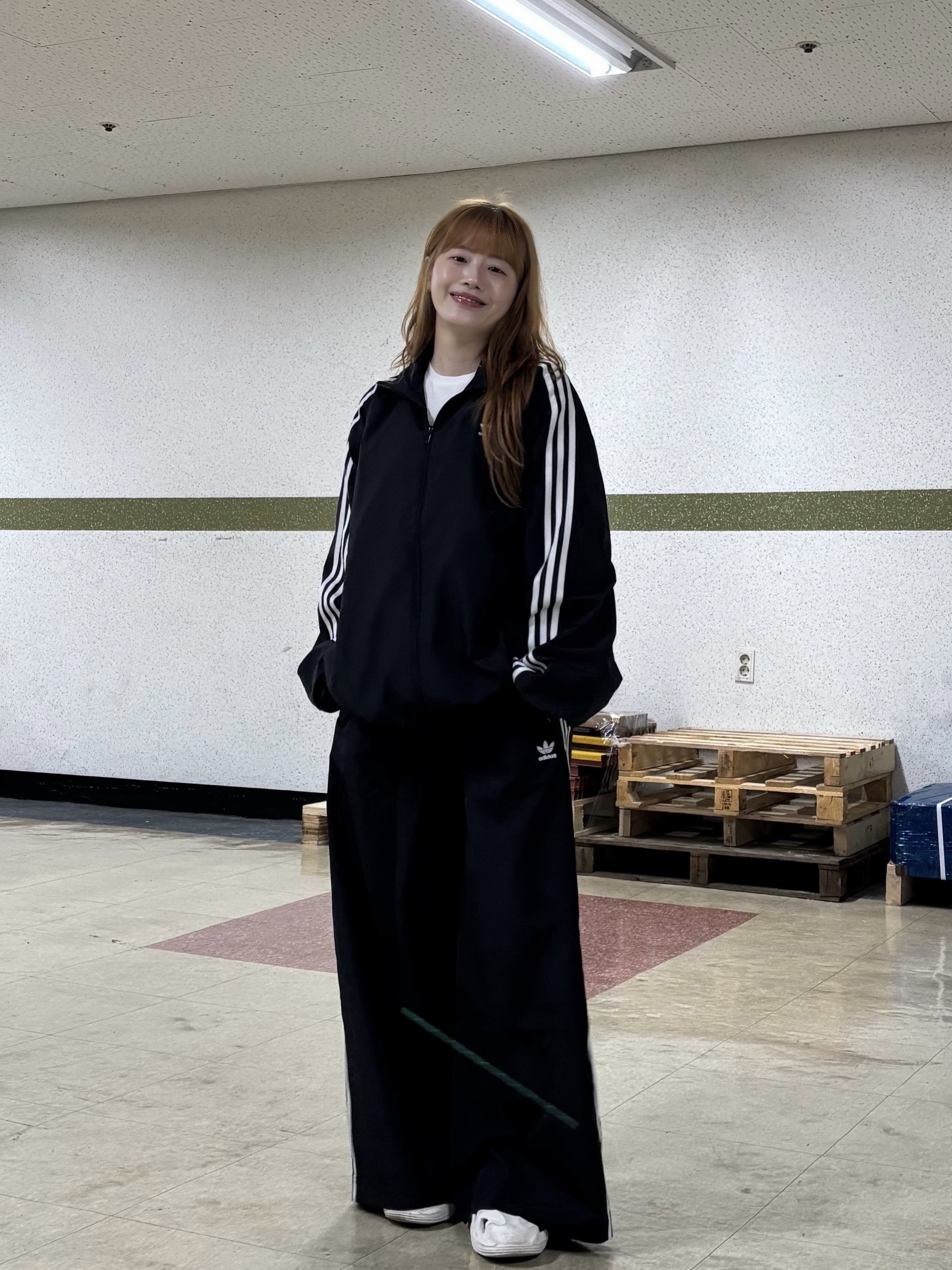 (W) Adidas Adilenium Season 3 Oversized Track Top Black - KR Sizing, (W) Adidas Adilenium Season 3 Oversized Track Pants Black - KR Sizing 착용 스타일 - 4