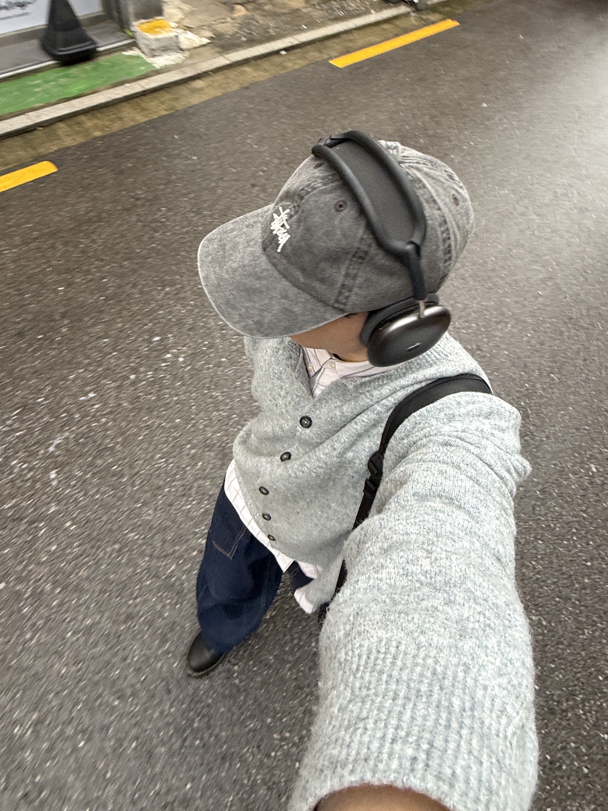 Dr. Martens 1461 Ambassador Black, Millo Archive Crop Move Cardigan Blue Gray 착용 스타일 - 4