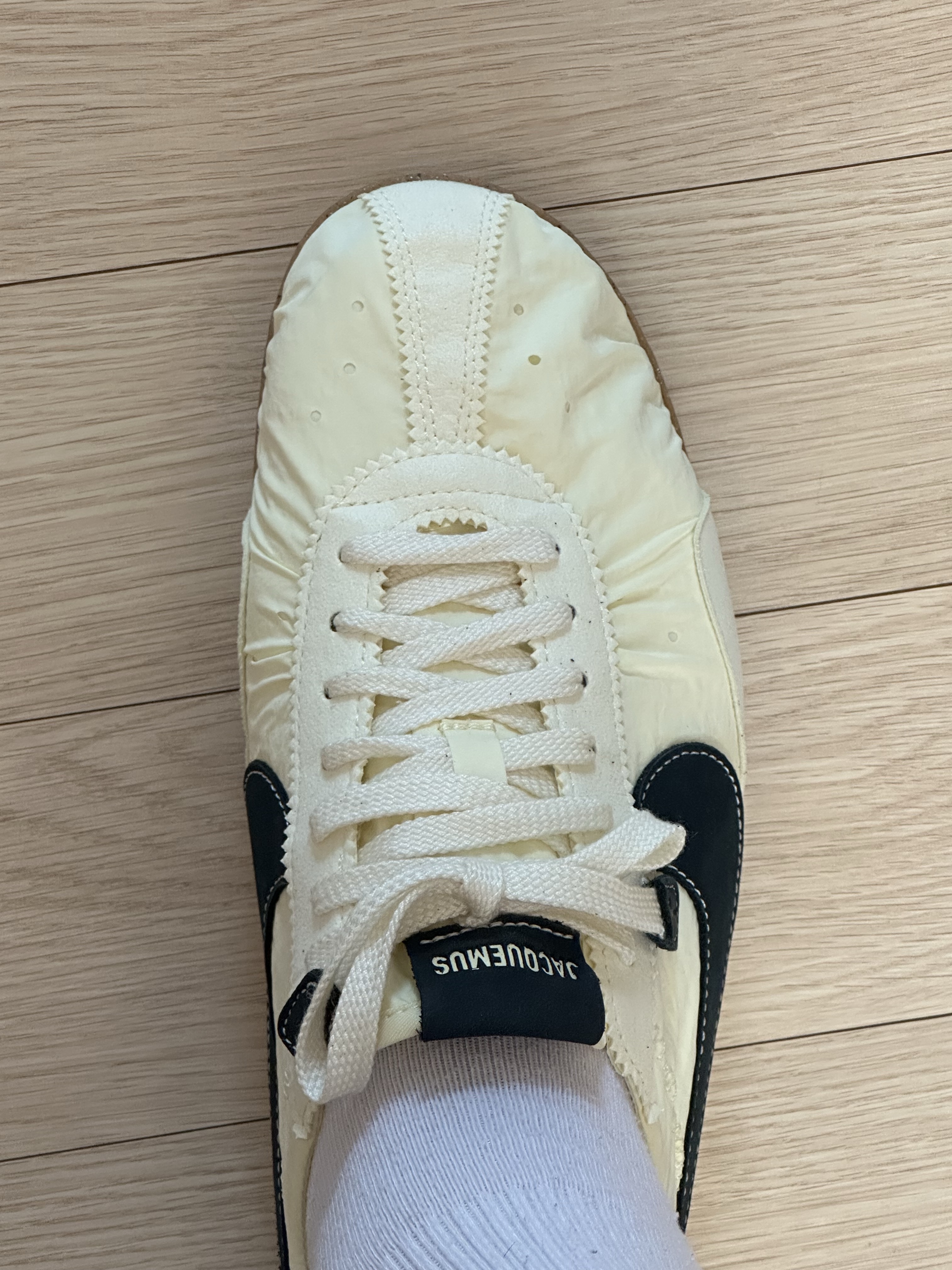 Nike x Jacquemus Moon Shoe SP Alabaster Off Noir, Nike x Jacquemus Moon Shoe SP Off Noir Cashmere 착용 스타일 - 4