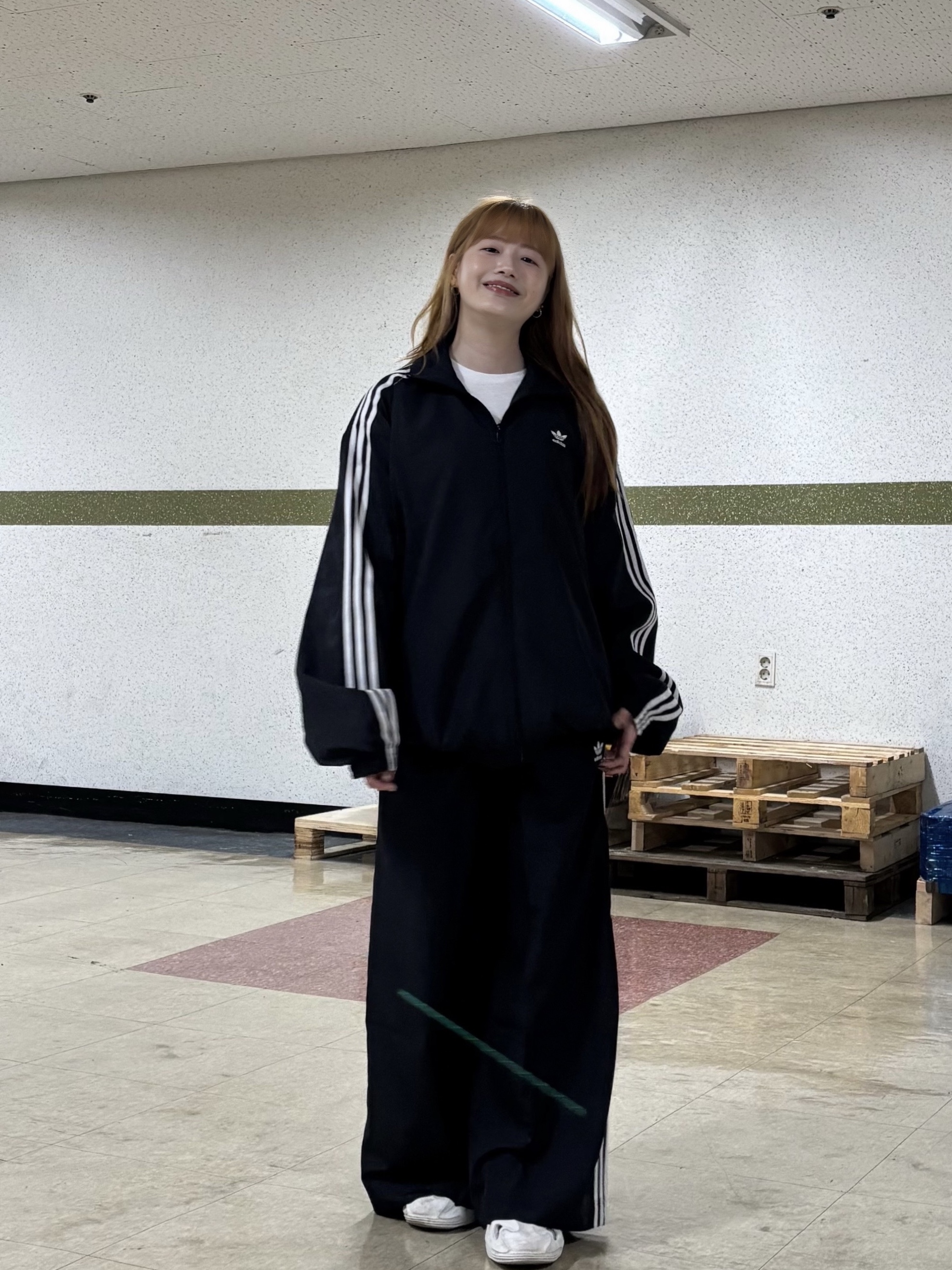 (W) Adidas Adilenium Season 3 Oversized Track Top Black - KR Sizing, (W) Adidas Adilenium Season 3 Oversized Track Pants Black - KR Sizing 착용 스타일 - 3