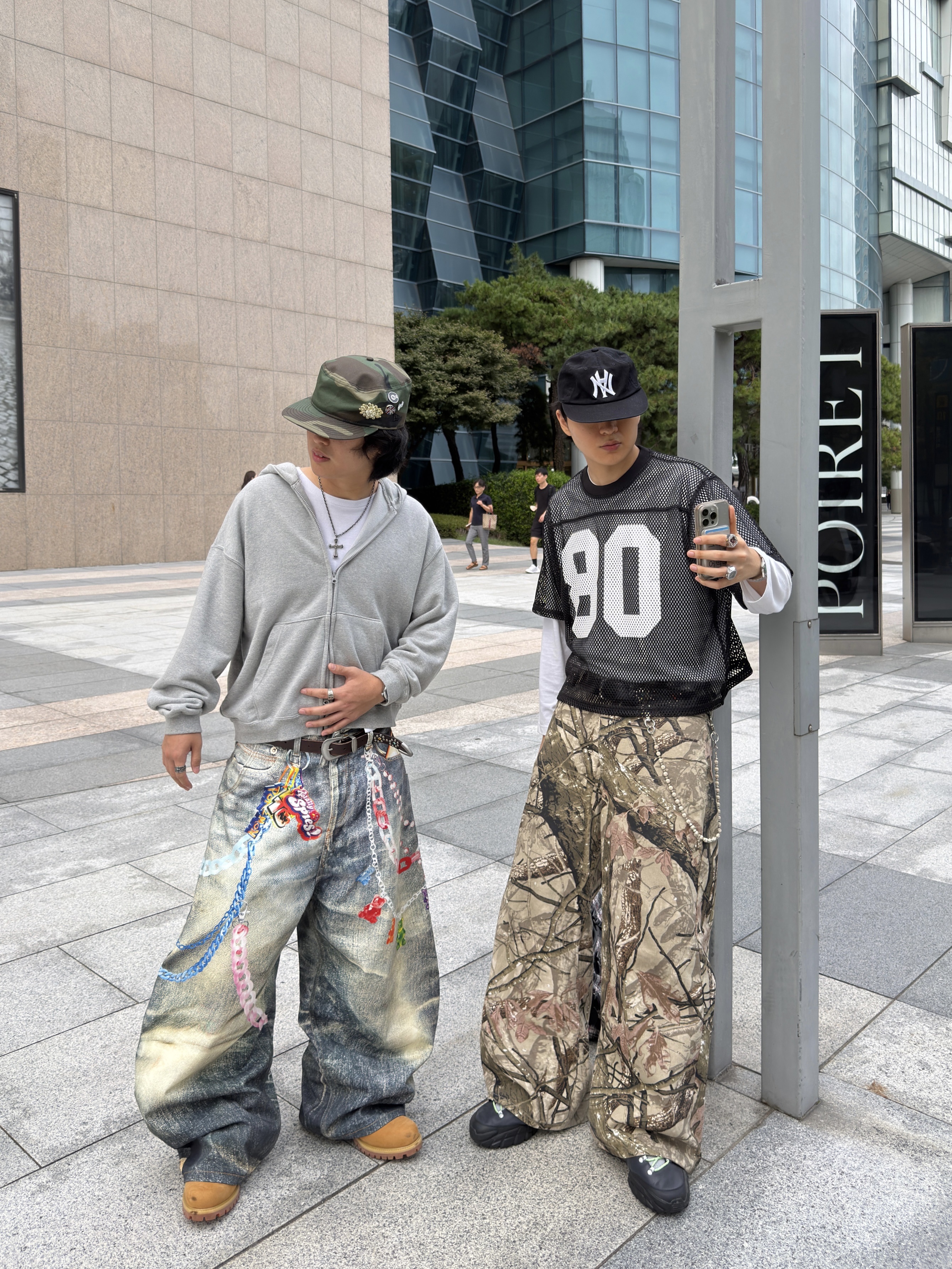 Puma x Skepta Forever Mid Boots Flat Dark Gray Puma Silver, Stussy Team Jersey 80 Black 착용 스타일 - 1