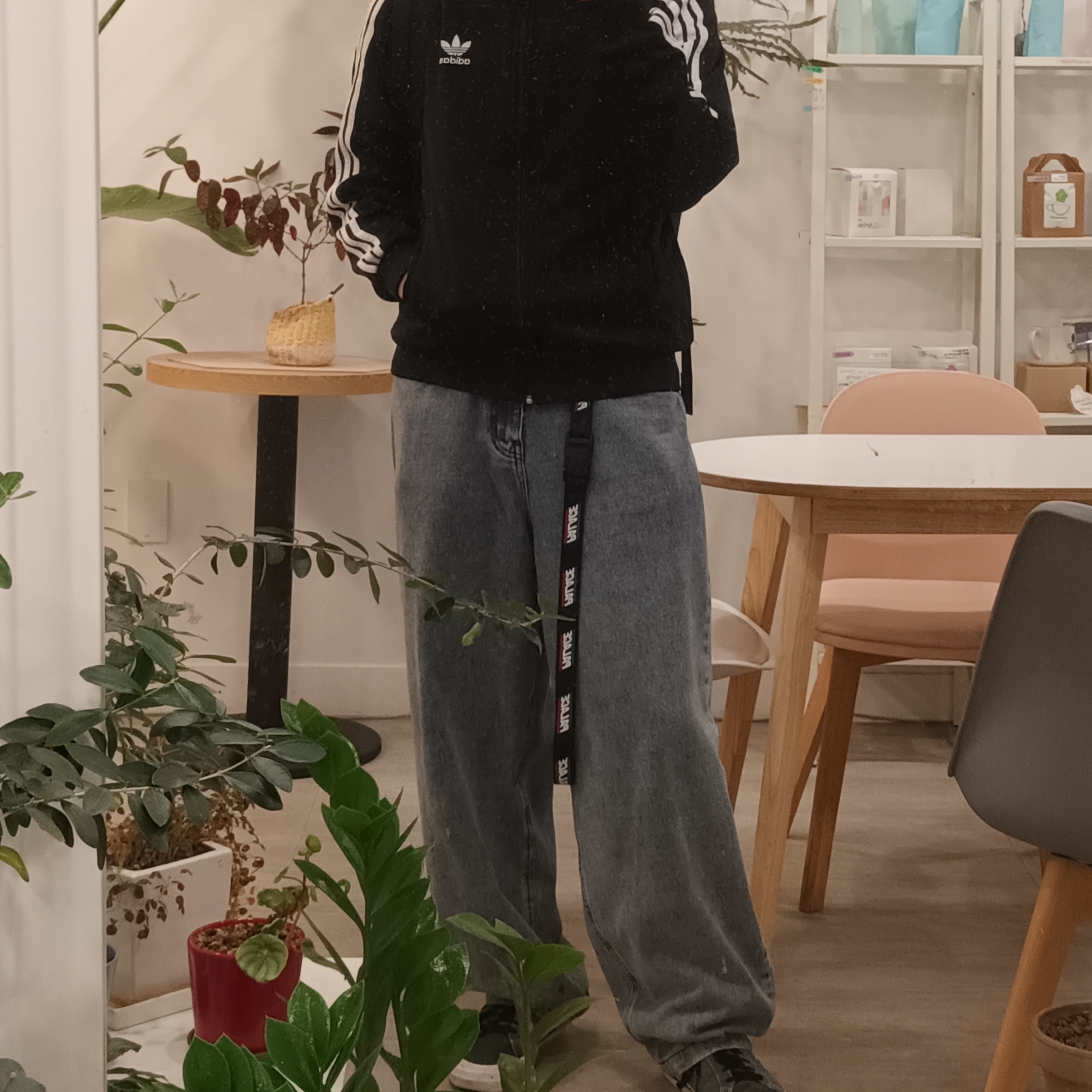 Carhartt 21L Classic Backpack Black, NOMANUAL Raw Vision Denim Pants White Blue 착용 스타일 - 2