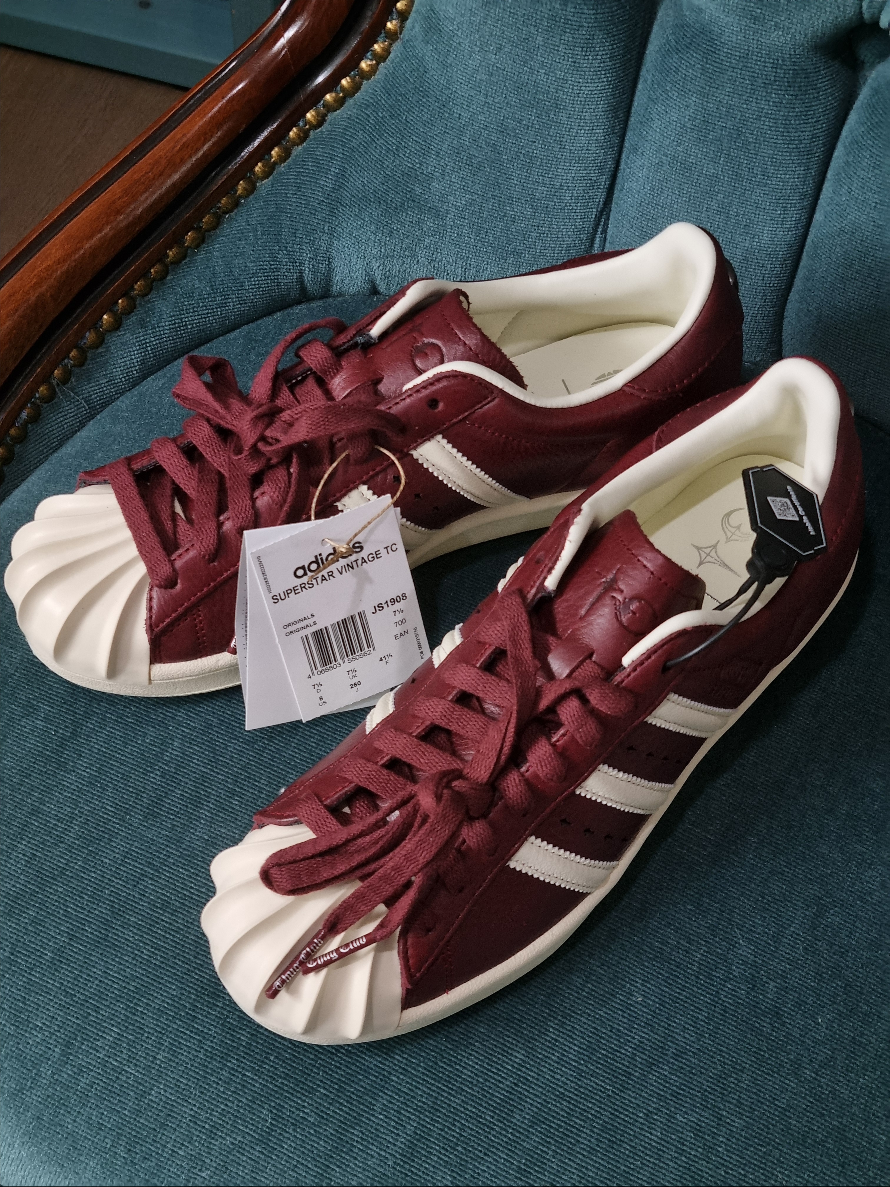 Adidas x Thug Club Superstar Vintage Collegiate Burgundy Cream White 착용 스타일 - 1