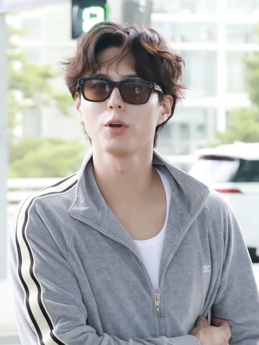 Celine Tracksuit Jacket in Velvet Cotton Grey Black 착용 스타일 - 4