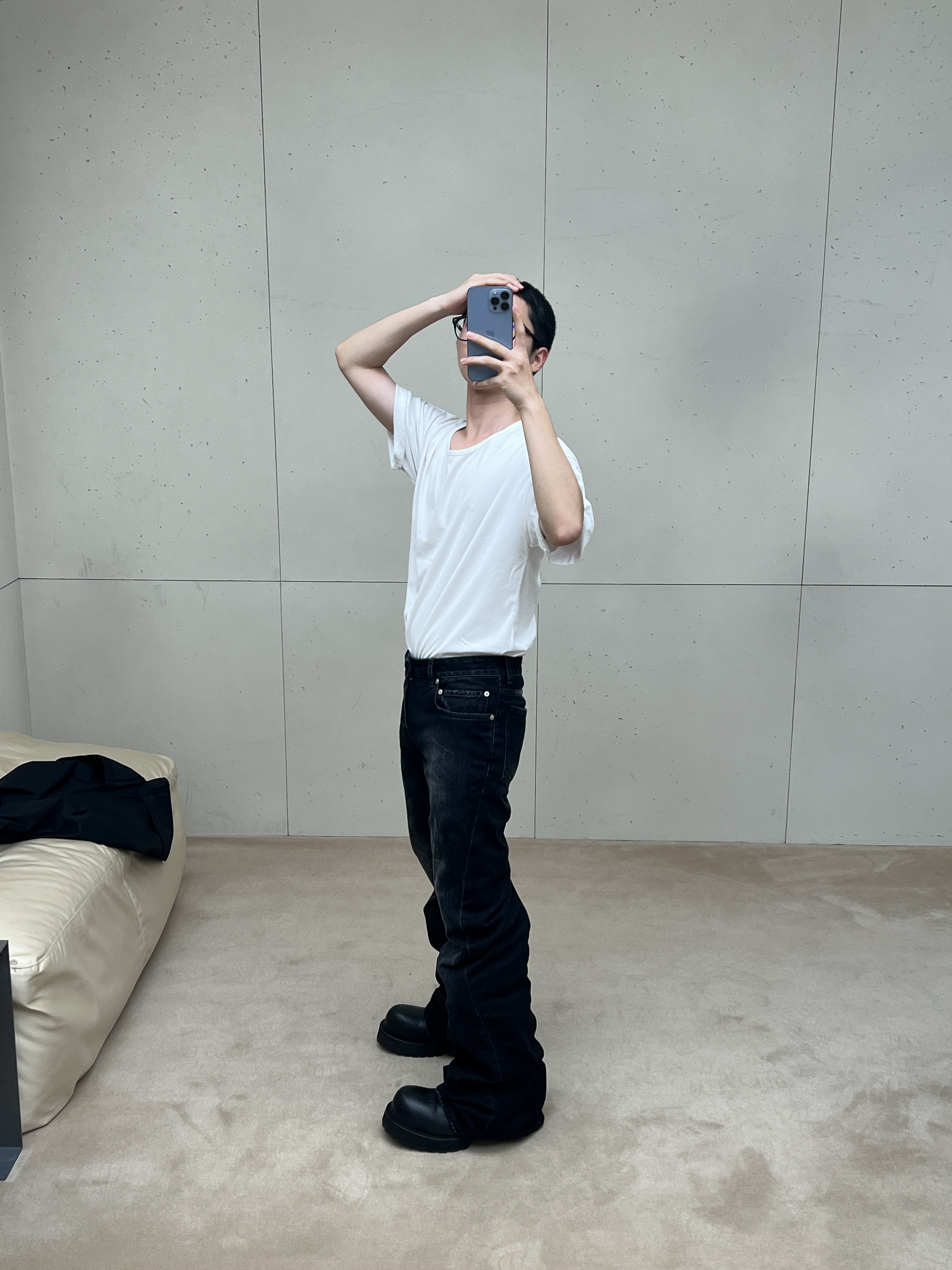 (W) Balenciaga Wide Leg Pants In Black 착용 스타일