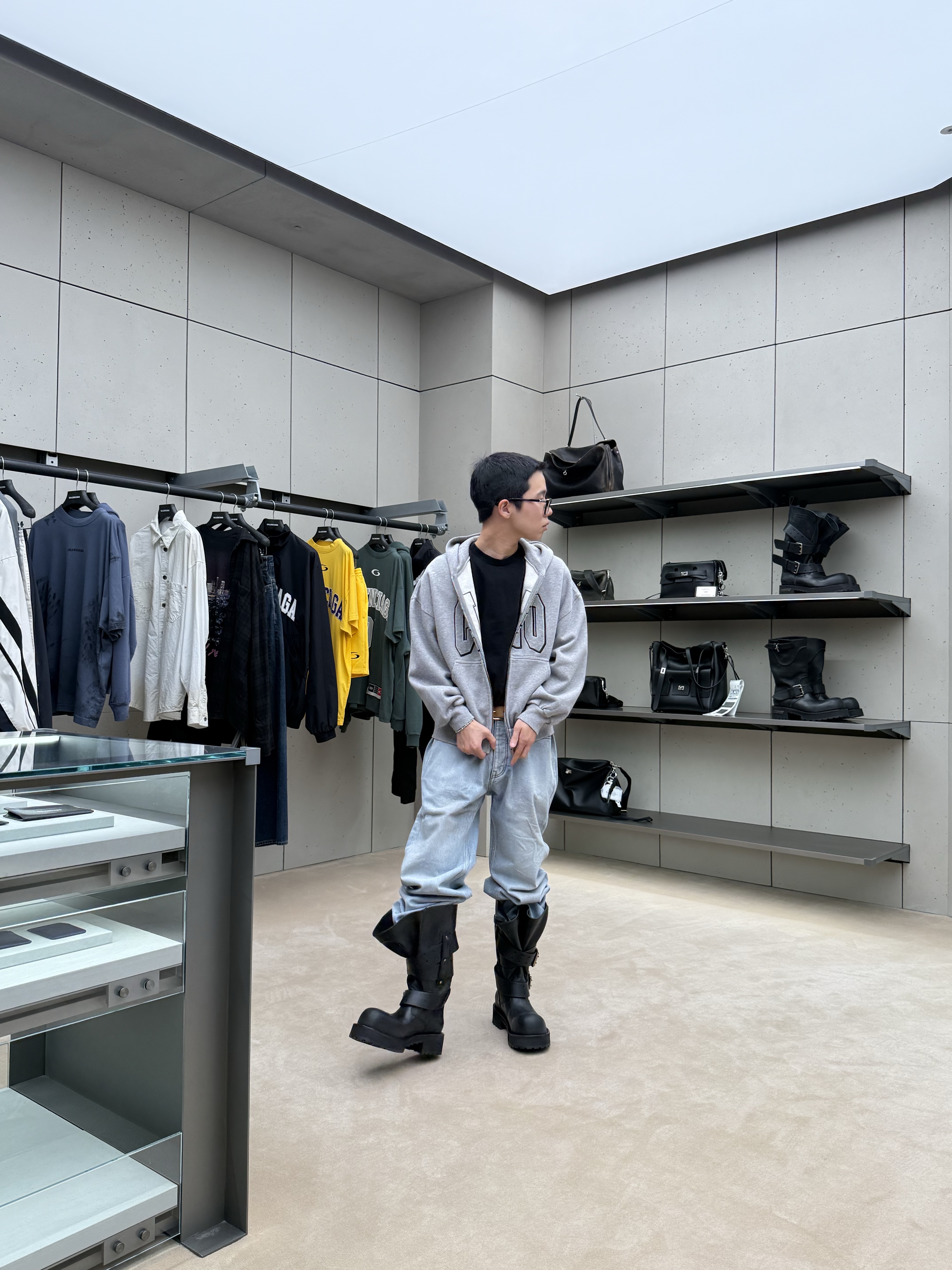Balenciaga Distressed Relaxed Fit Pants In Light Blue, Balenciaga Venom High Boot Black 착용 스타일