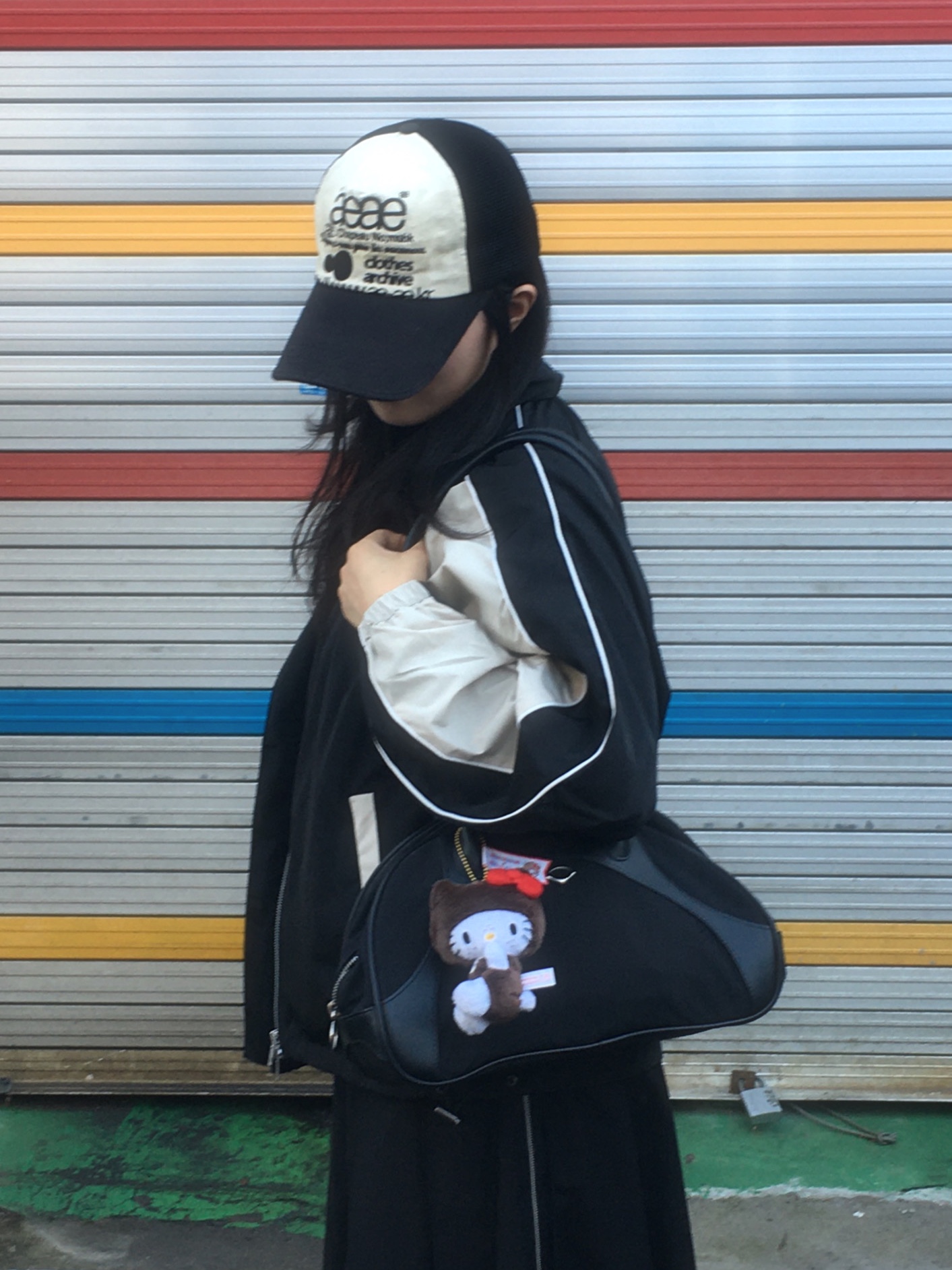 SLOW RECORD HOUSE Piping Line Windbreaker Black & Beige 착용 스타일 - 6