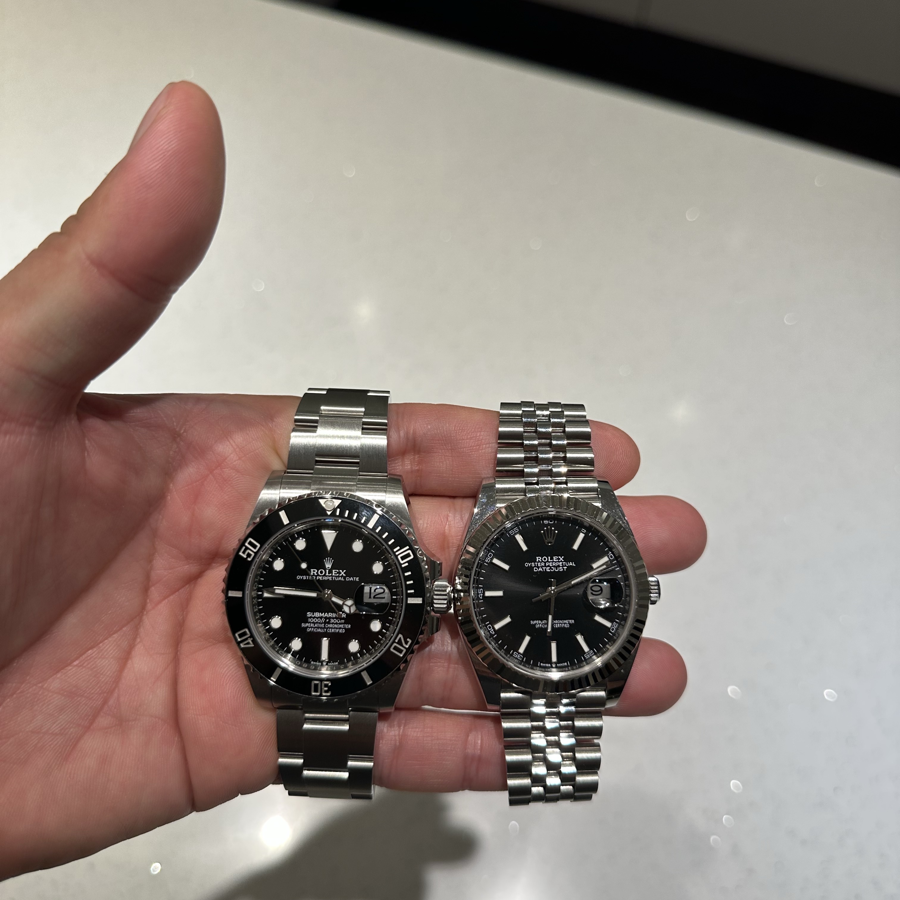 Rolex Submariner Date 41mm 126610LN Black Oyster, Rolex Datejust 41mm 126334 Bright Black Jubilee 착용 스타일