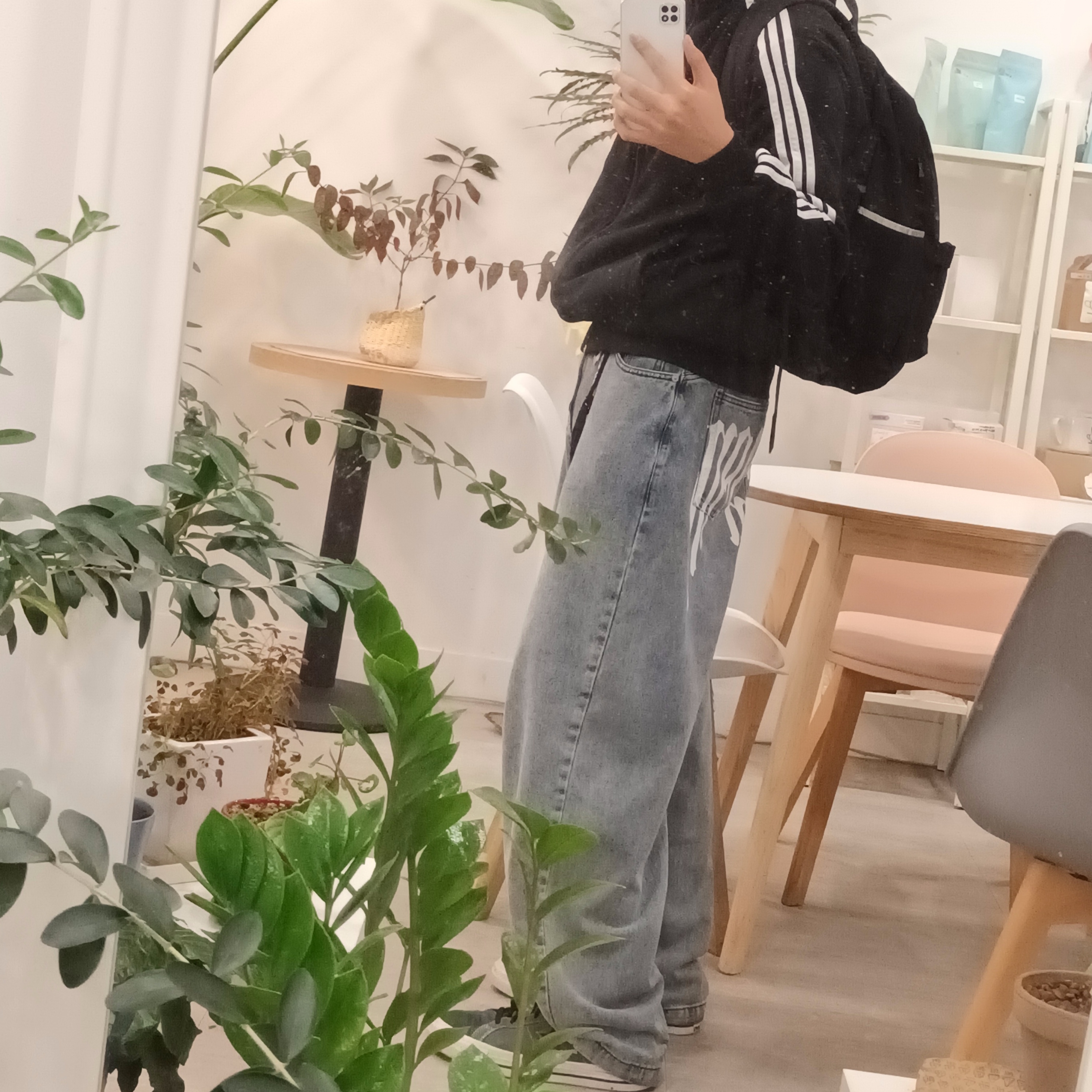 Carhartt 21L Classic Backpack Black, NOMANUAL Raw Vision Denim Pants White Blue 착용 스타일 - 1