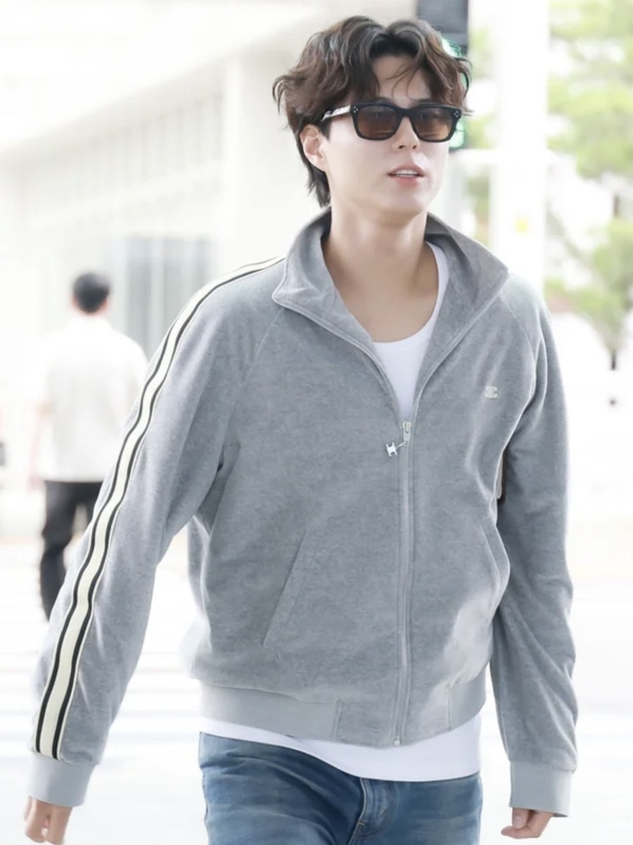 Celine Tracksuit Jacket in Velvet Cotton Grey Black 착용 스타일 - 1