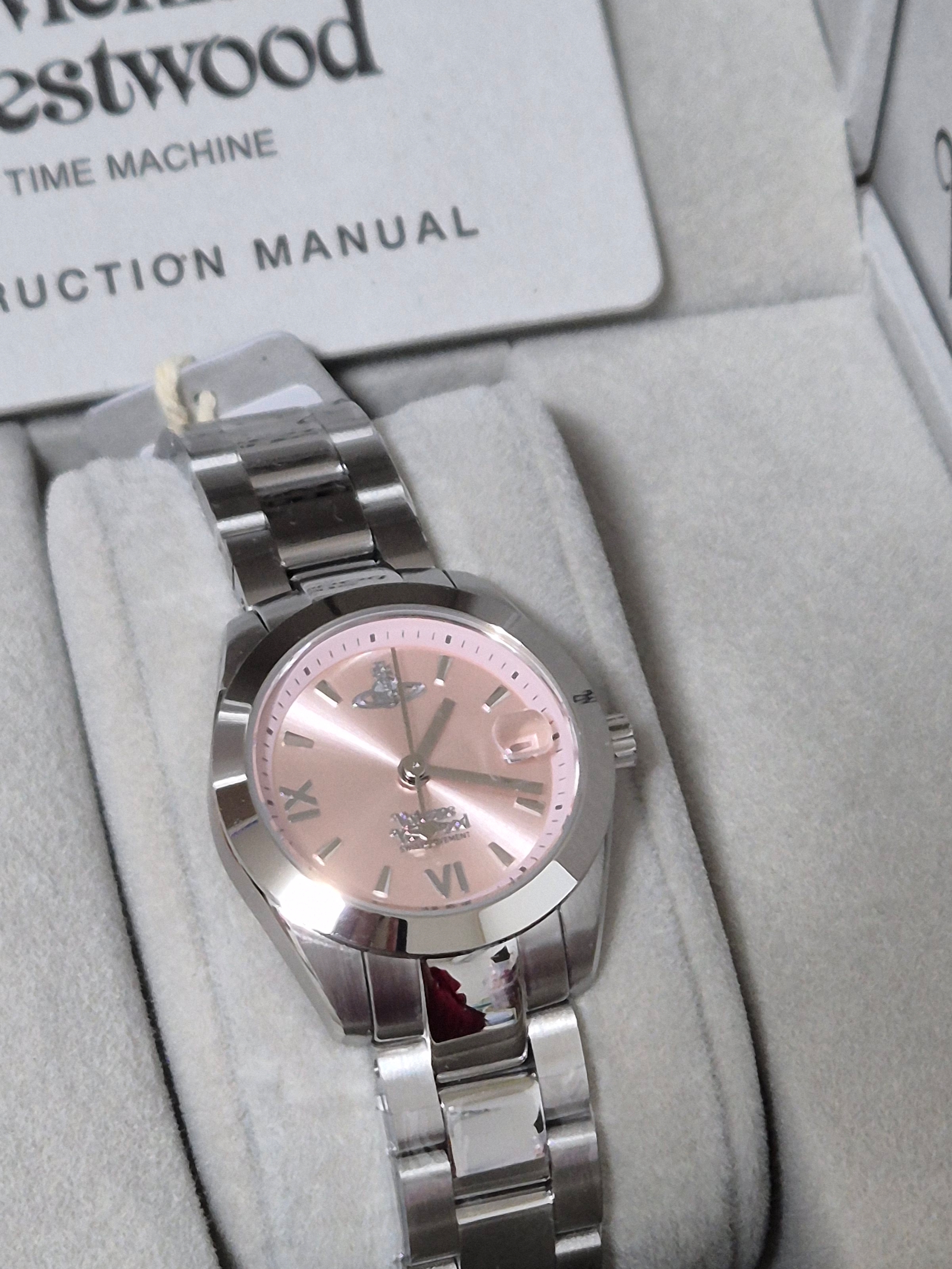 Vivienne Westwood Fenchurch Silver Pink 착용 스타일