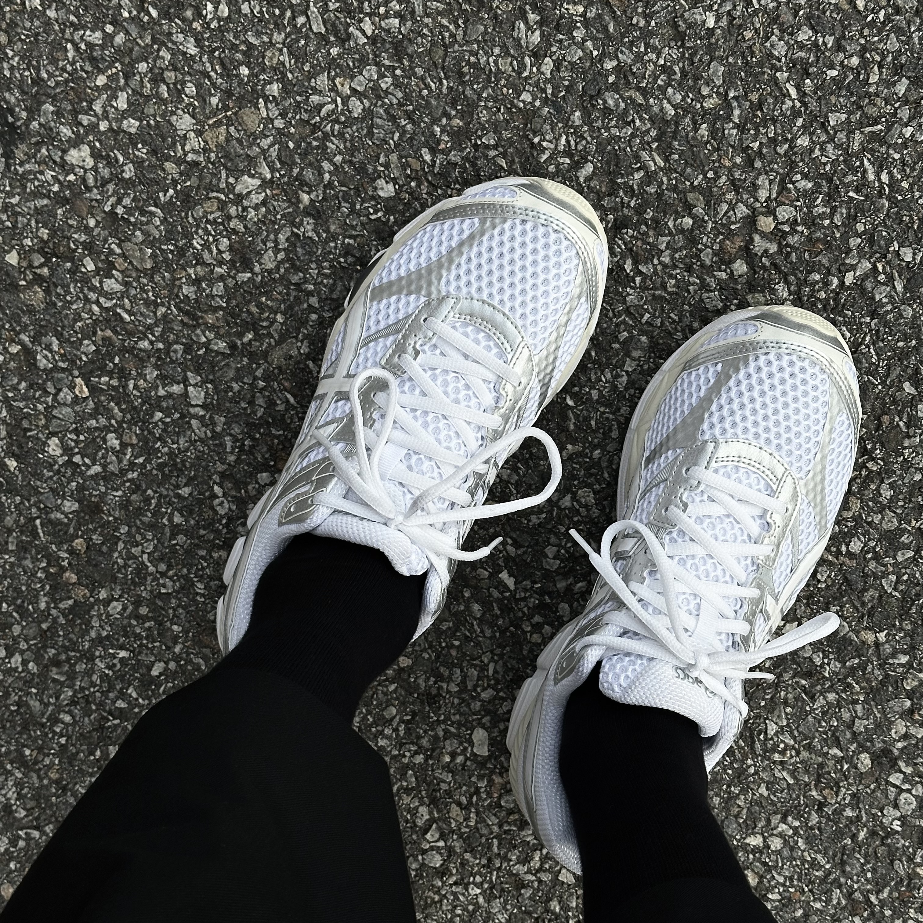 Asics Gel-Cumulus 16 White 착용 스타일