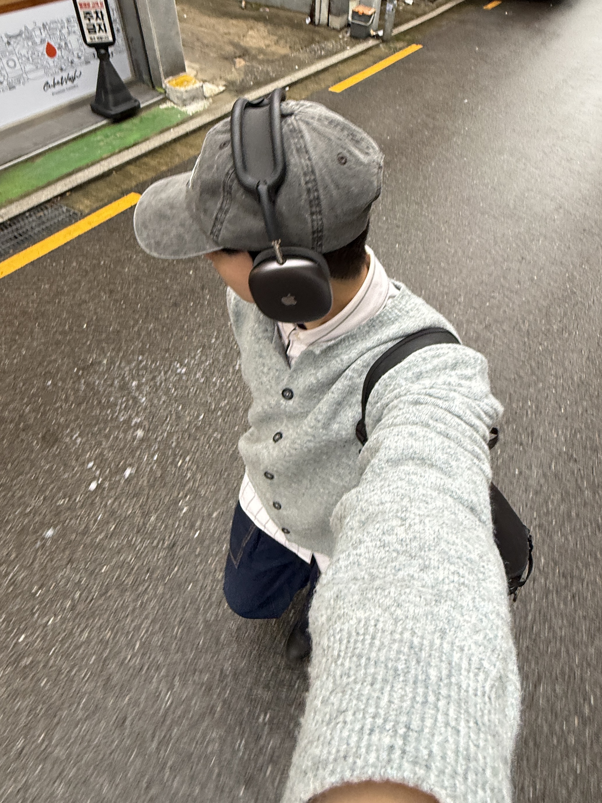 Dr. Martens 1461 Ambassador Black, Millo Archive Crop Move Cardigan Blue Gray 착용 스타일 - 5