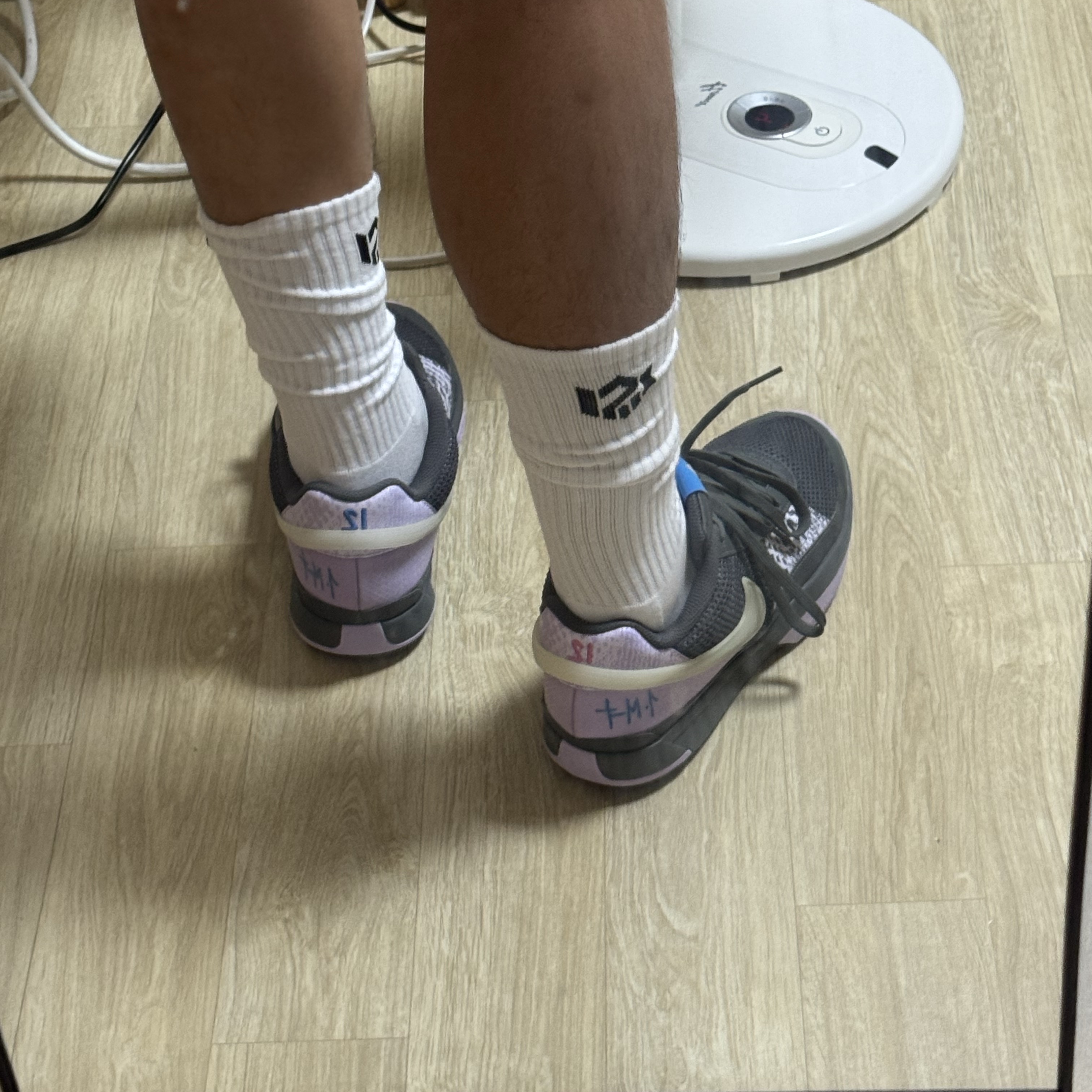 Nike Ja 1 EP Personal Touch Iron Grey Lilac Bloom, Nike Book 1 EP Sunrise Pink Foam Playful Pink 착용 스타일 - 1