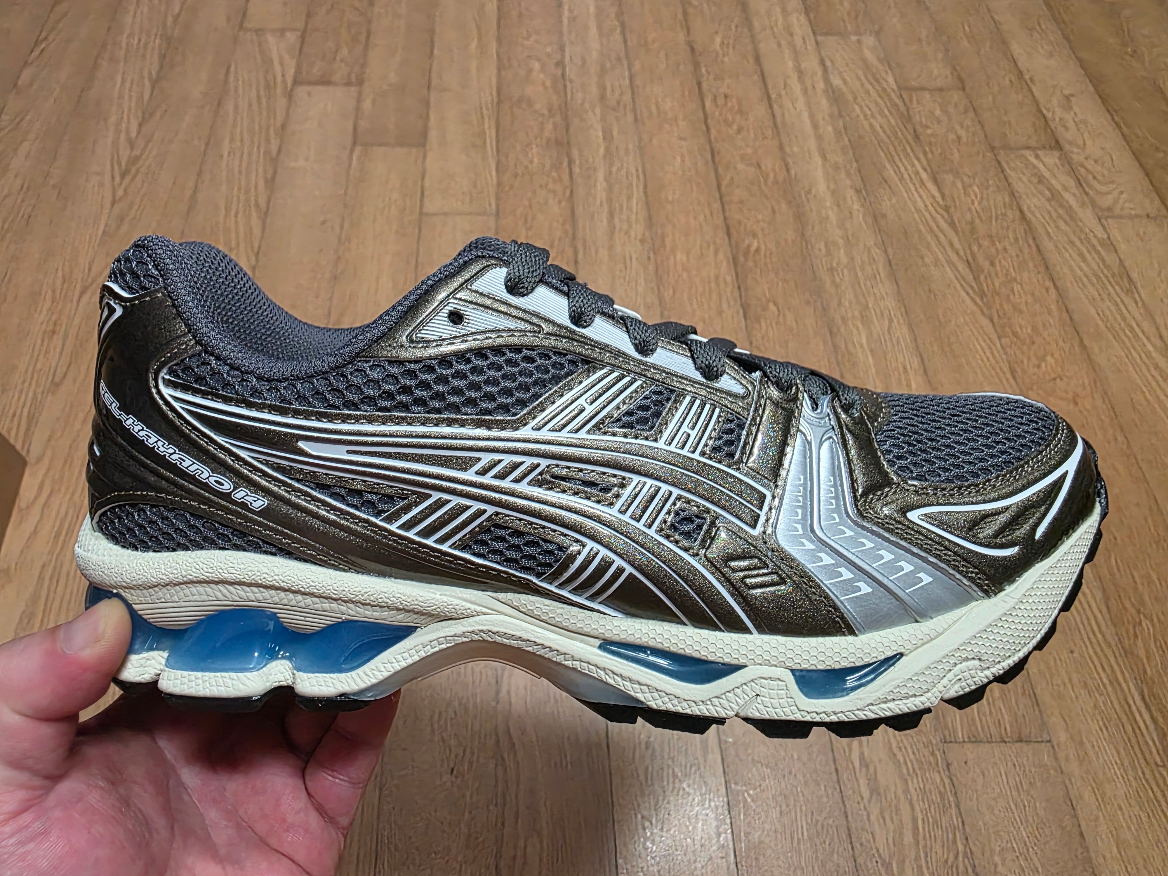Asics x Ronnie Fieg x Kith Gel-Kayano 14 Granite Gray White 착용 스타일 - 5