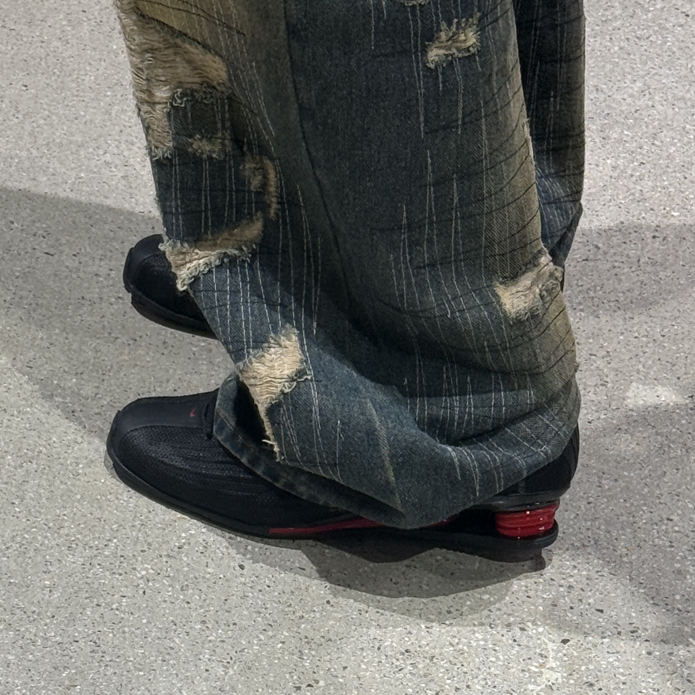 (W) Nike Shox Z Black University Red, Supreme Washed Chino Twill Camp Cap Pine - 25FW 착용 스타일 - 3
