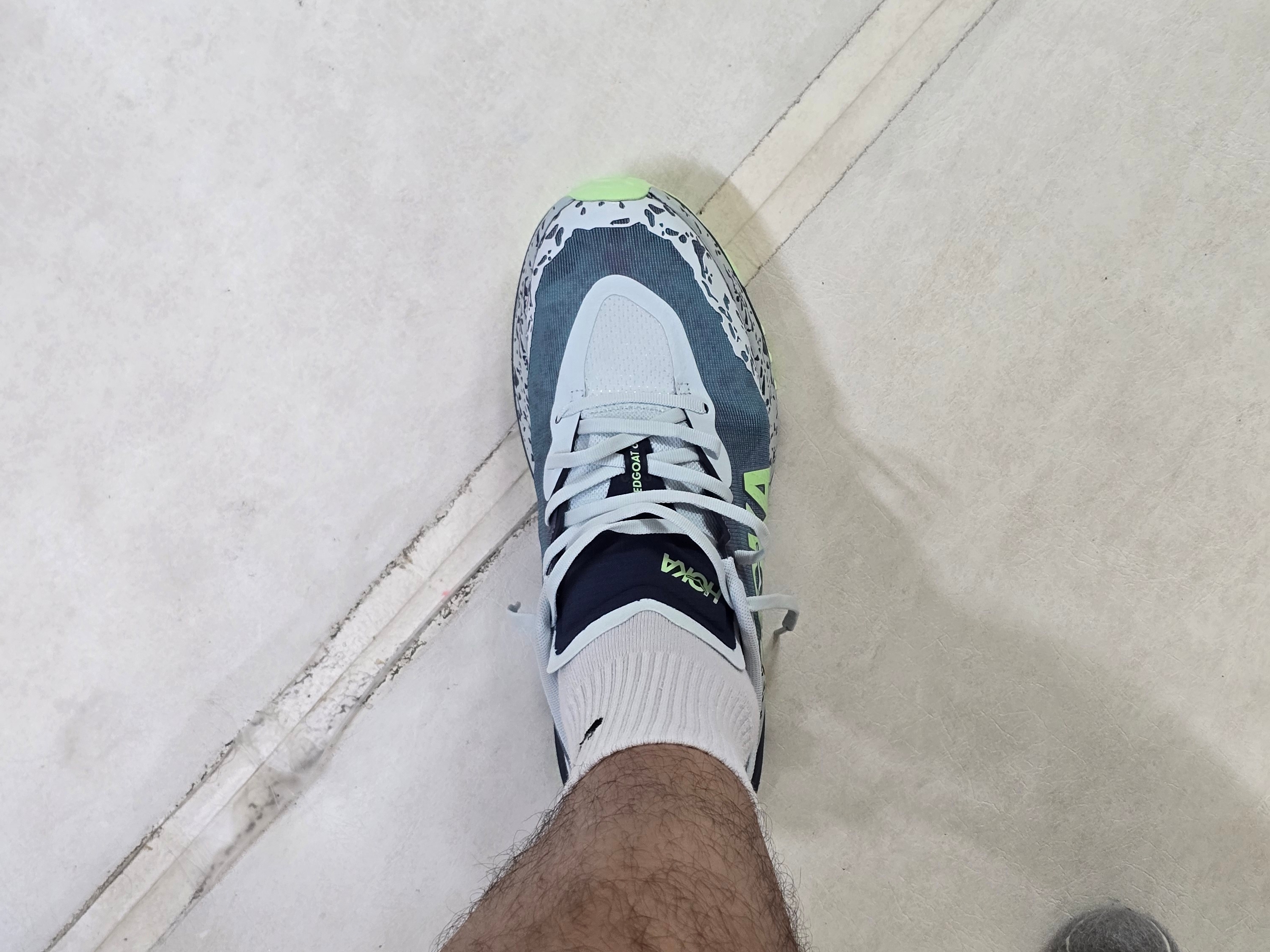 Hoka Speedgoat 6 Droplet Nautical Dusk 착용 스타일