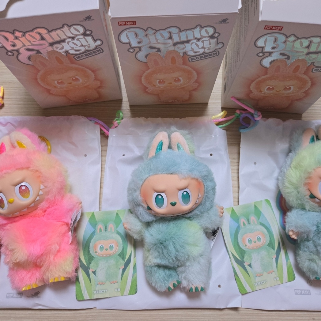 Pop Mart Labubu The Monsters Highlight Series Sealed Case (Bundle of 3/1 Blind Box) 착용 스타일