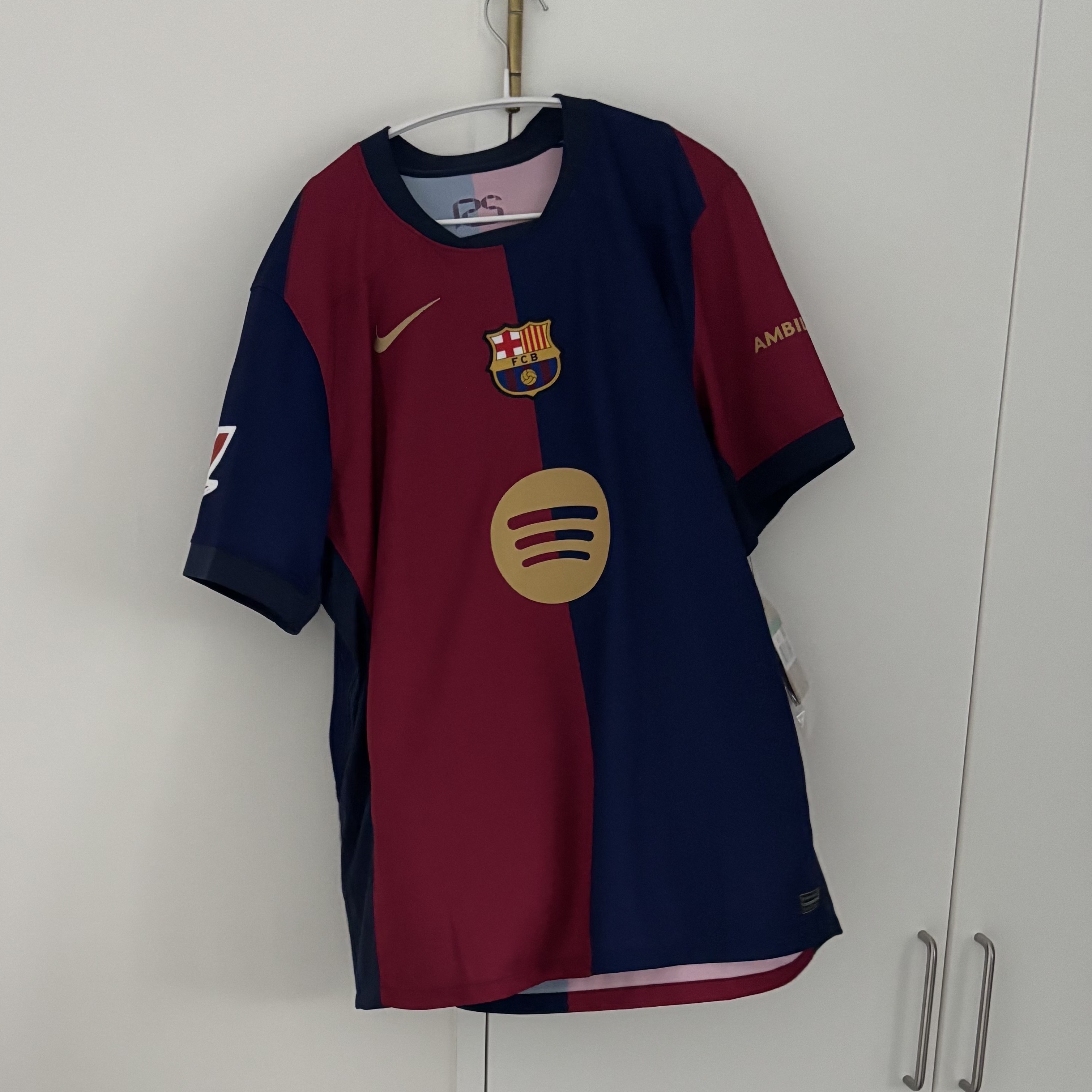 Nike FC Barcelona Local 2024/25 Dri-Fit ADV Match Home Jersey Deep Royal Blue Noble Red (Non Marking Ver.), Nike FC Barcelona 2024/25 Dri-Fit Stadium Home Jersey Deep Royal Blue Midnight Navy (Non Marking Ver.) 착용 스타일 - 3