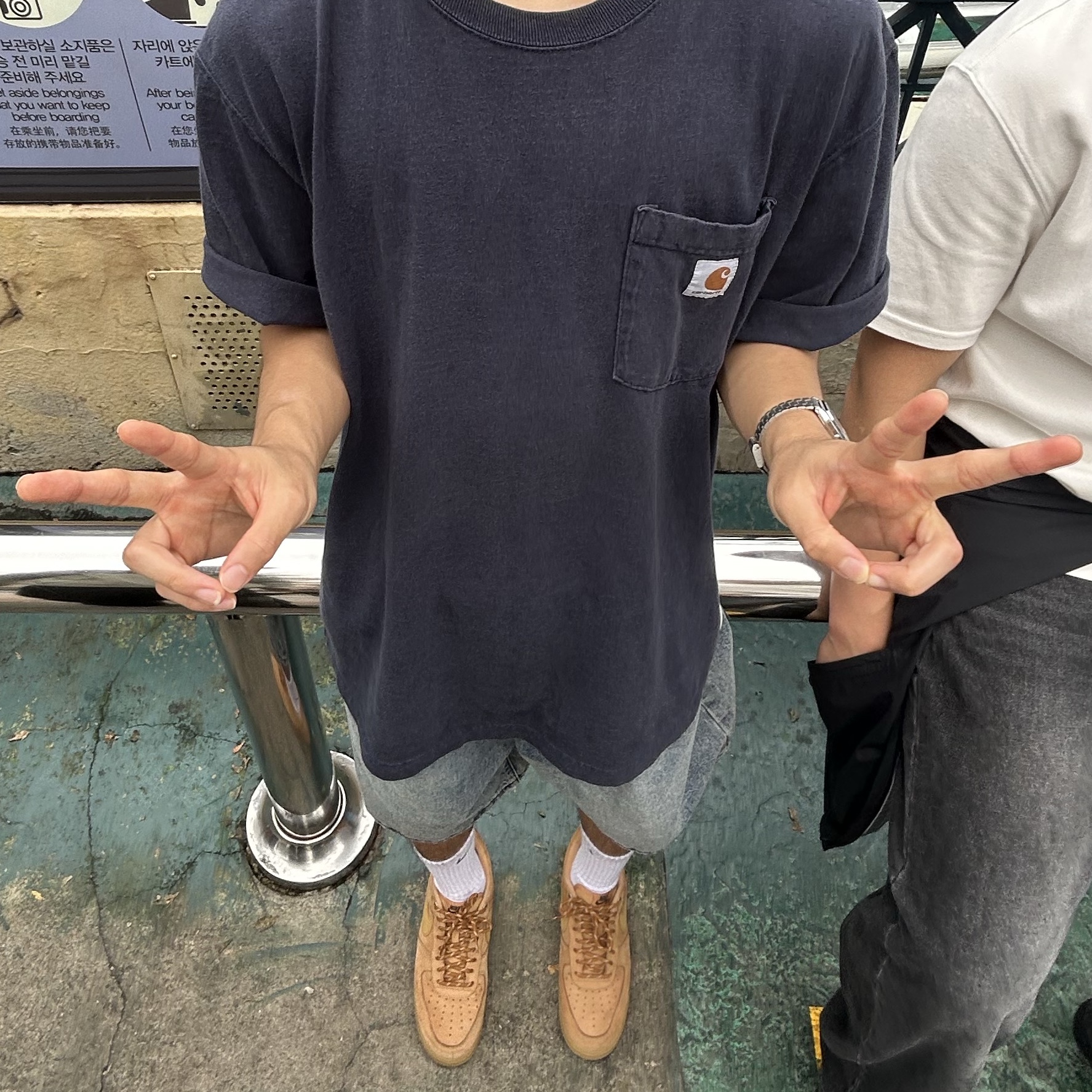 Carhartt Wip Pocket Heart Short Sleeve T-Shirt Navy, Nike Air Force 1 '07 WB Flax 착용 스타일