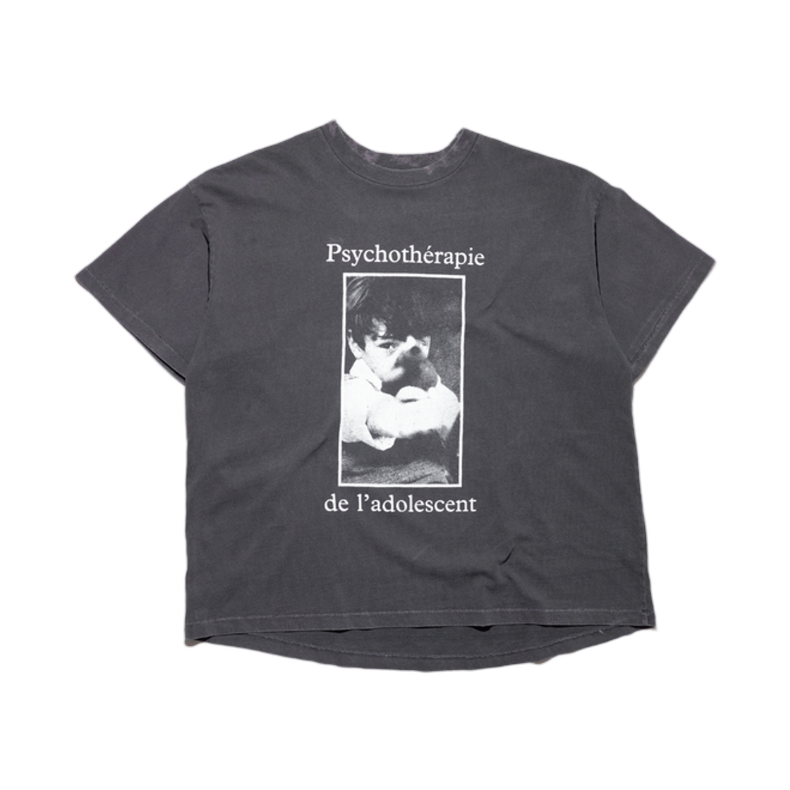 앙팡 리쉬 데프리메 프시코테라피 드 라도레상 티셔츠 썬 페이디드 블랙(Enfants Riches Deprimes Psychotherapie De L'Adolescent T-Shirt Sun Faded Black) - 1