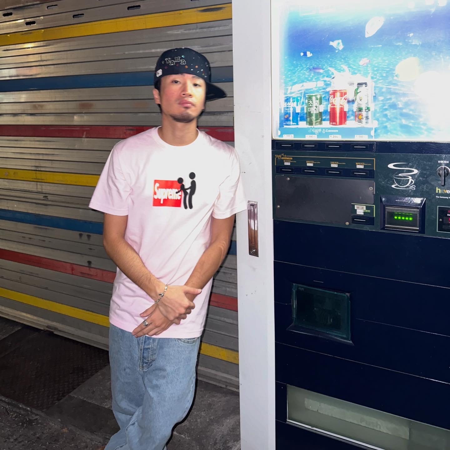 Supreme Stick T-Shirt Pink - 25FW, Supreme Regular Jean Washed Indigo - 24FW 착용 스타일