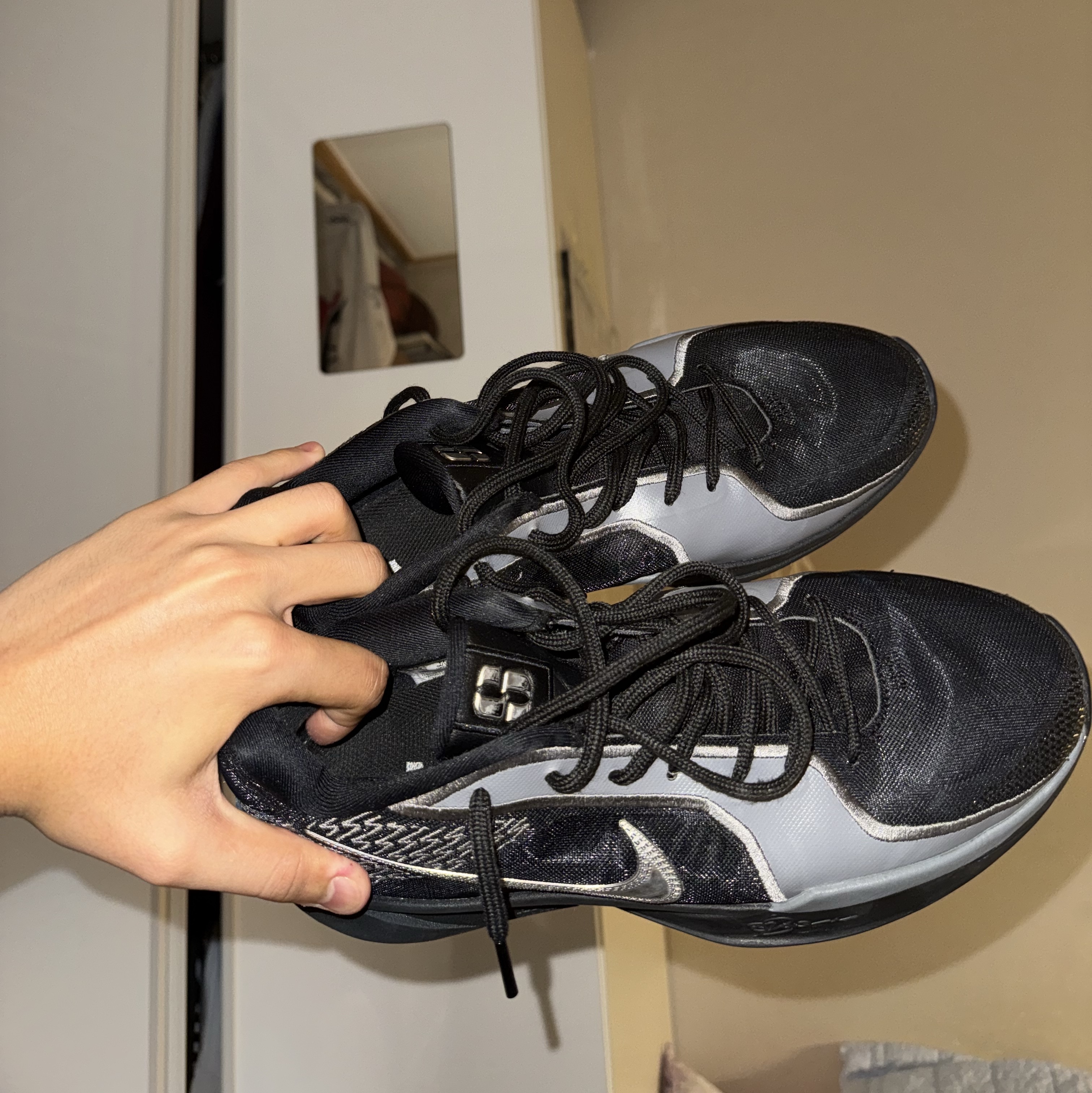 Nike Sabrina 2 EP Mirrored Black Smoke Grey 착용 스타일 - 3
