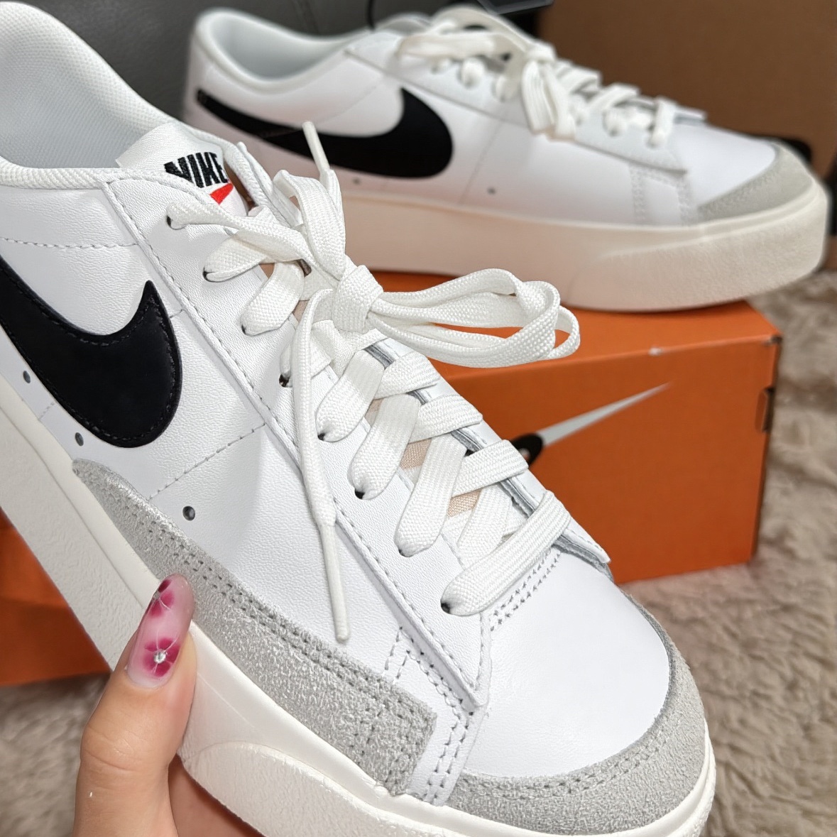 (W) Nike Blazer Low Platform White Black 착용 스타일
