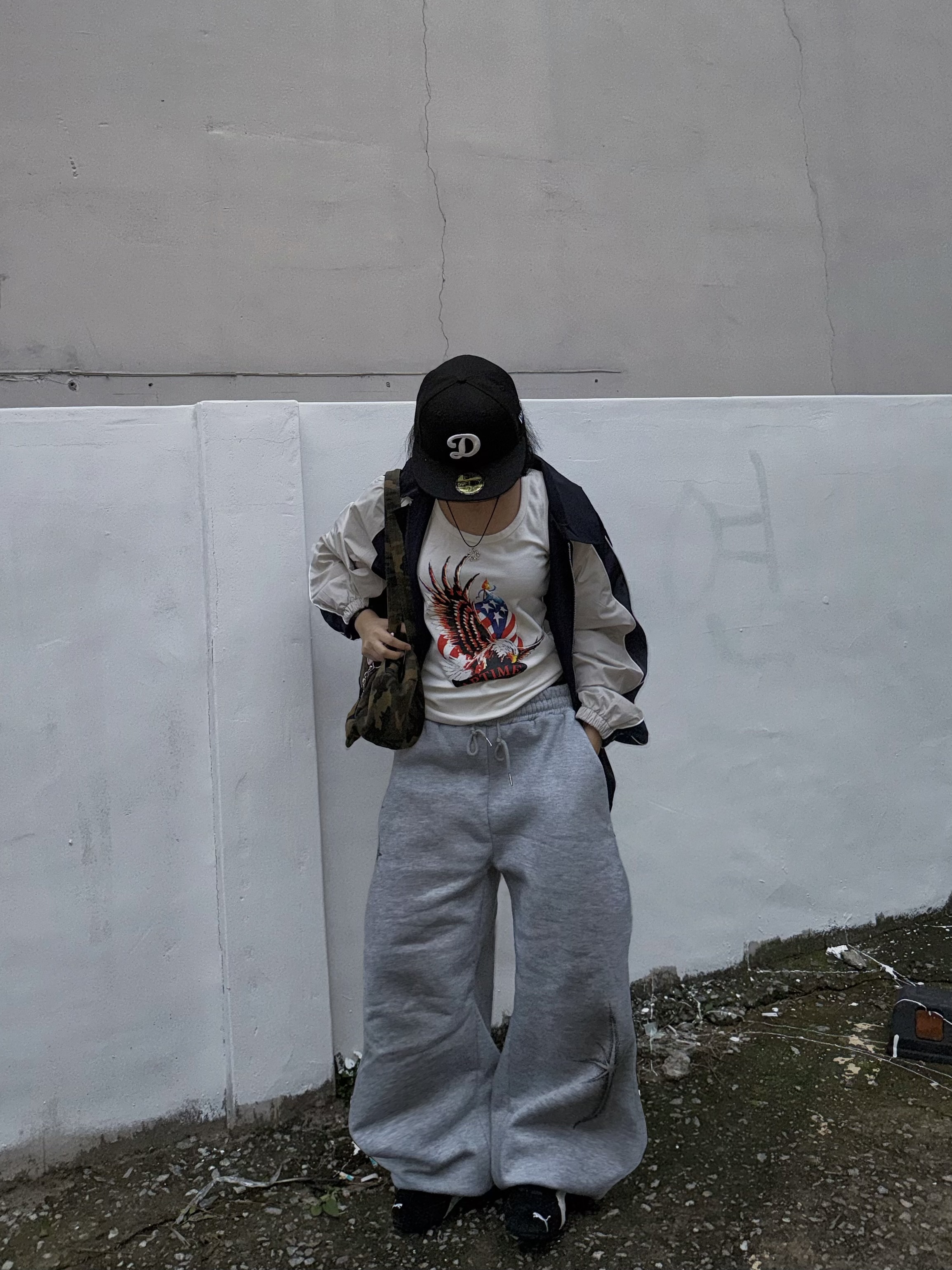 SLOW RECORD HOUSE Piping Line Windbreaker Navy 착용 스타일 - 7