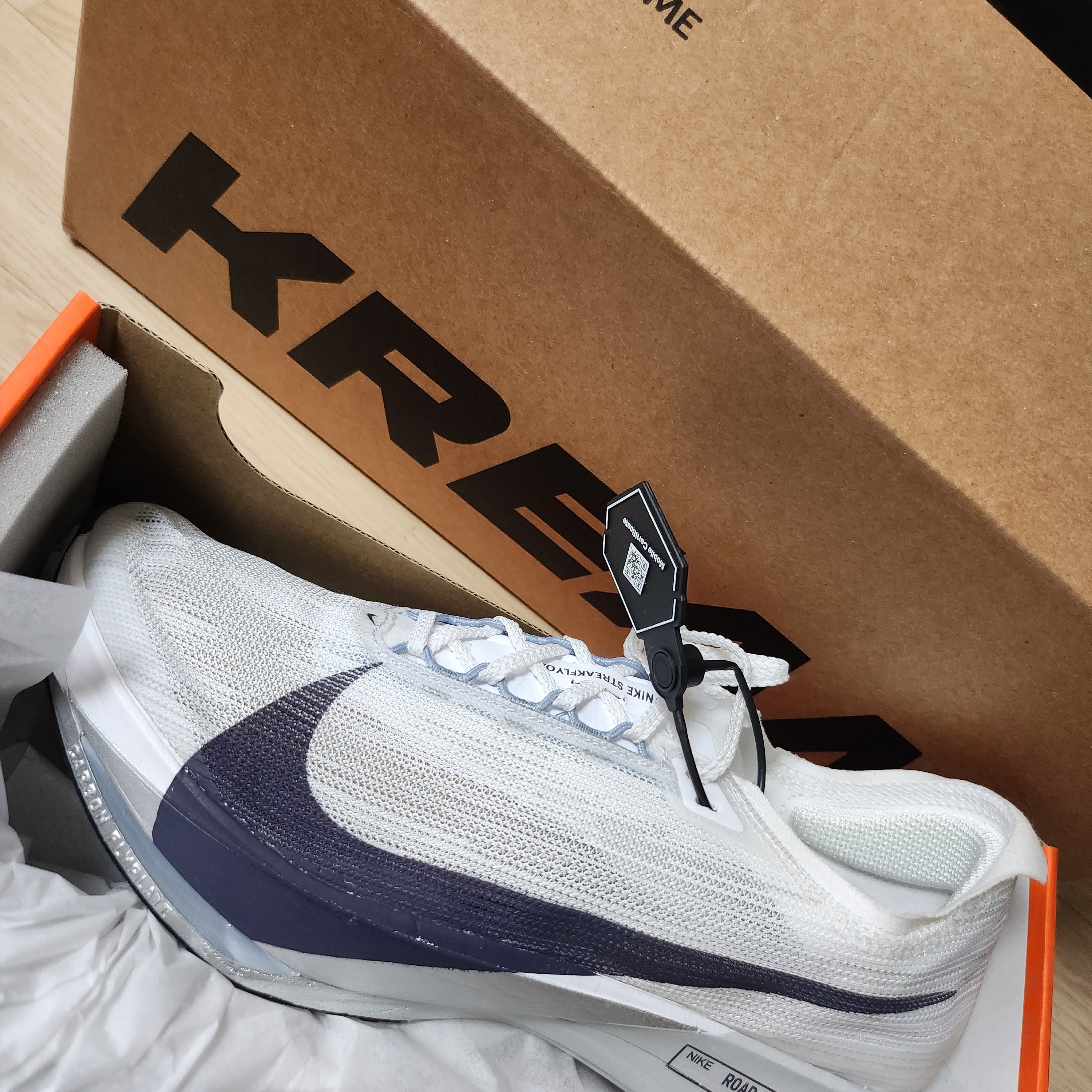 Nike ZoomX Streakfly 2 White Obsidian Mist 착용 스타일