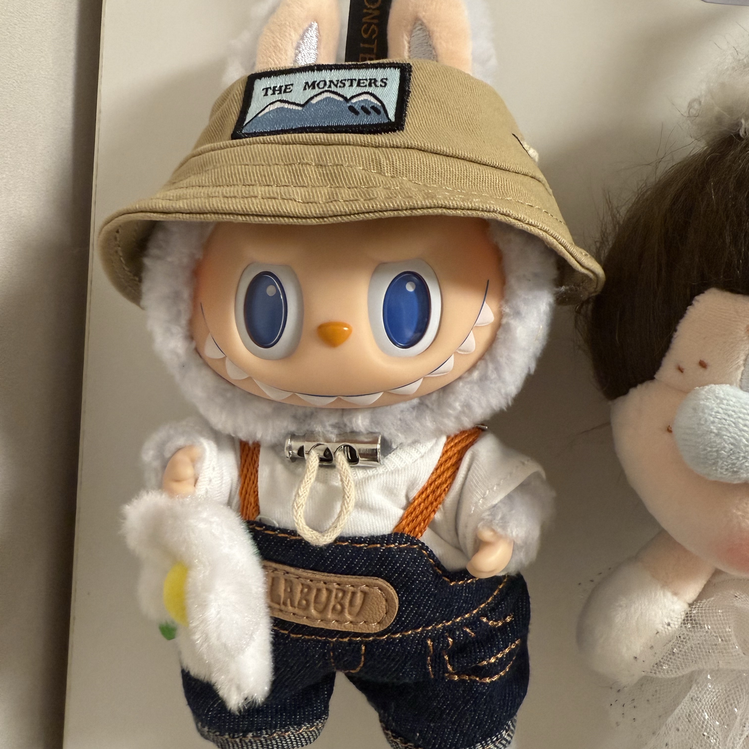 Pop Mart Fall In Wild Labubu Series Toy Keyring 착용 스타일