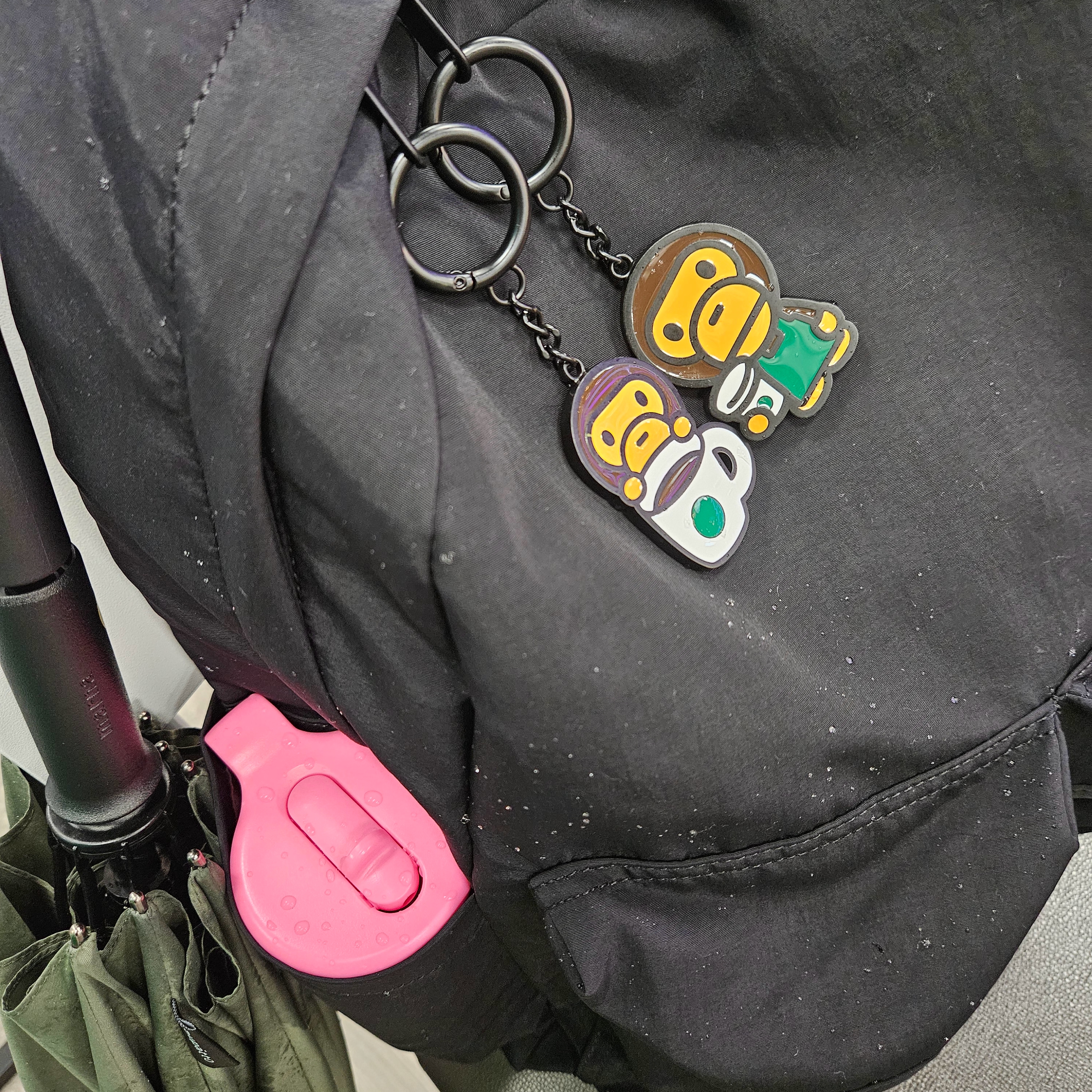 Starbucks x BAPE Baby Milo Keychain, Starbucks x BAPE Baby Milo Keychain 착용 스타일 - 2