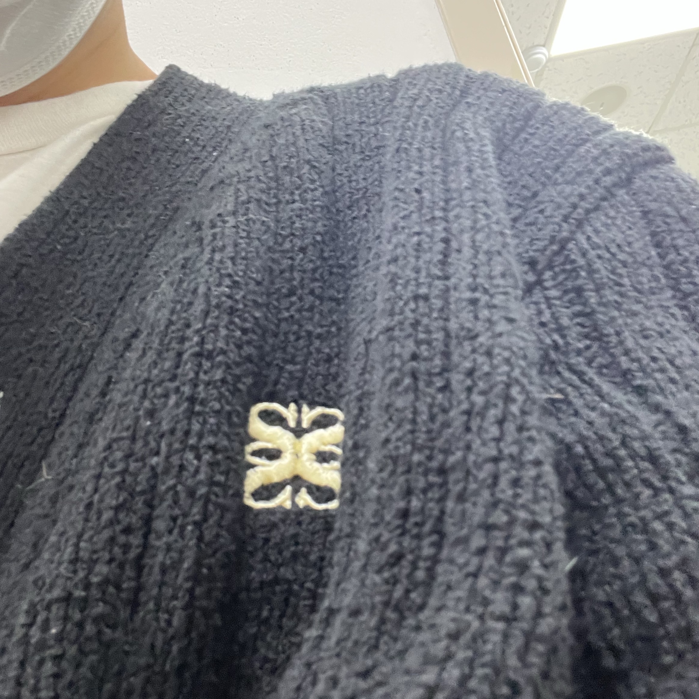 SATUR Faro Over Size Boucle Cardigan Classic Black 착용 스타일